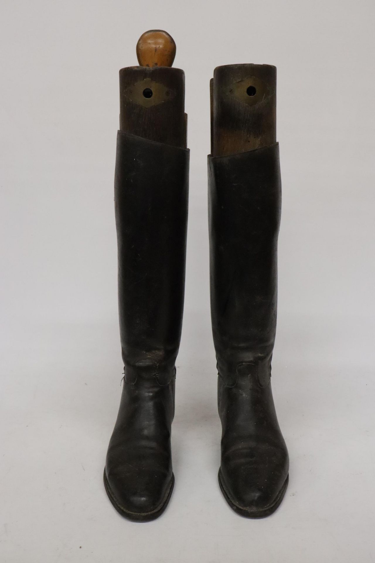 A PAIR OF VINTAGE LEATHER RIDING BOOTS WITH WOODEN BOOT TREES