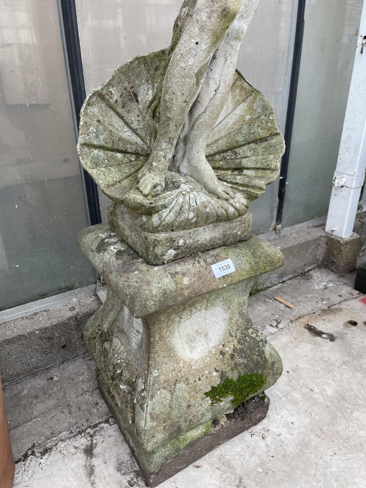 A TALL RECONSTITUTED STONE GARDEN FIGURE OF A FEMAL ON A PEDESTAL BASE (H:127CM) - Image 3 of 3