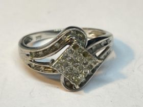 A 9 CARAT WHITE GOLD DECO STYLE RING WITH DIAMONDS SIZE L