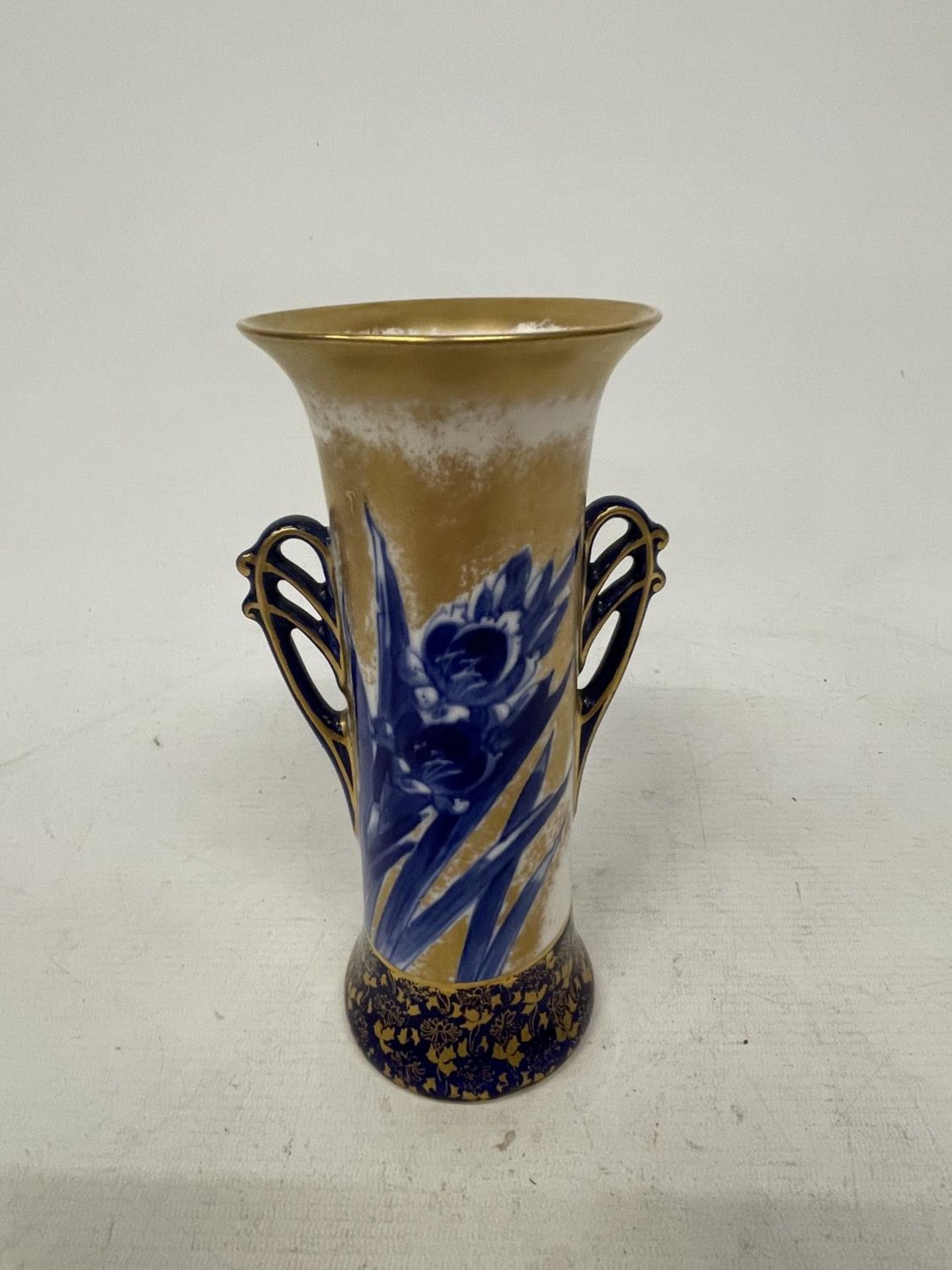 A DOULTON BURSLEMWARE TWIN HANDLED IRIS VASE - Image 2 of 5