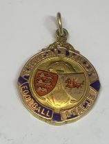 A HALLMARKED 9 CARAT GOLD NORTHERN RUGBY LEAGUE FOOTBALL MEDAL ENGRAVED WINNERS 1938-39 GROSS WEIGHT