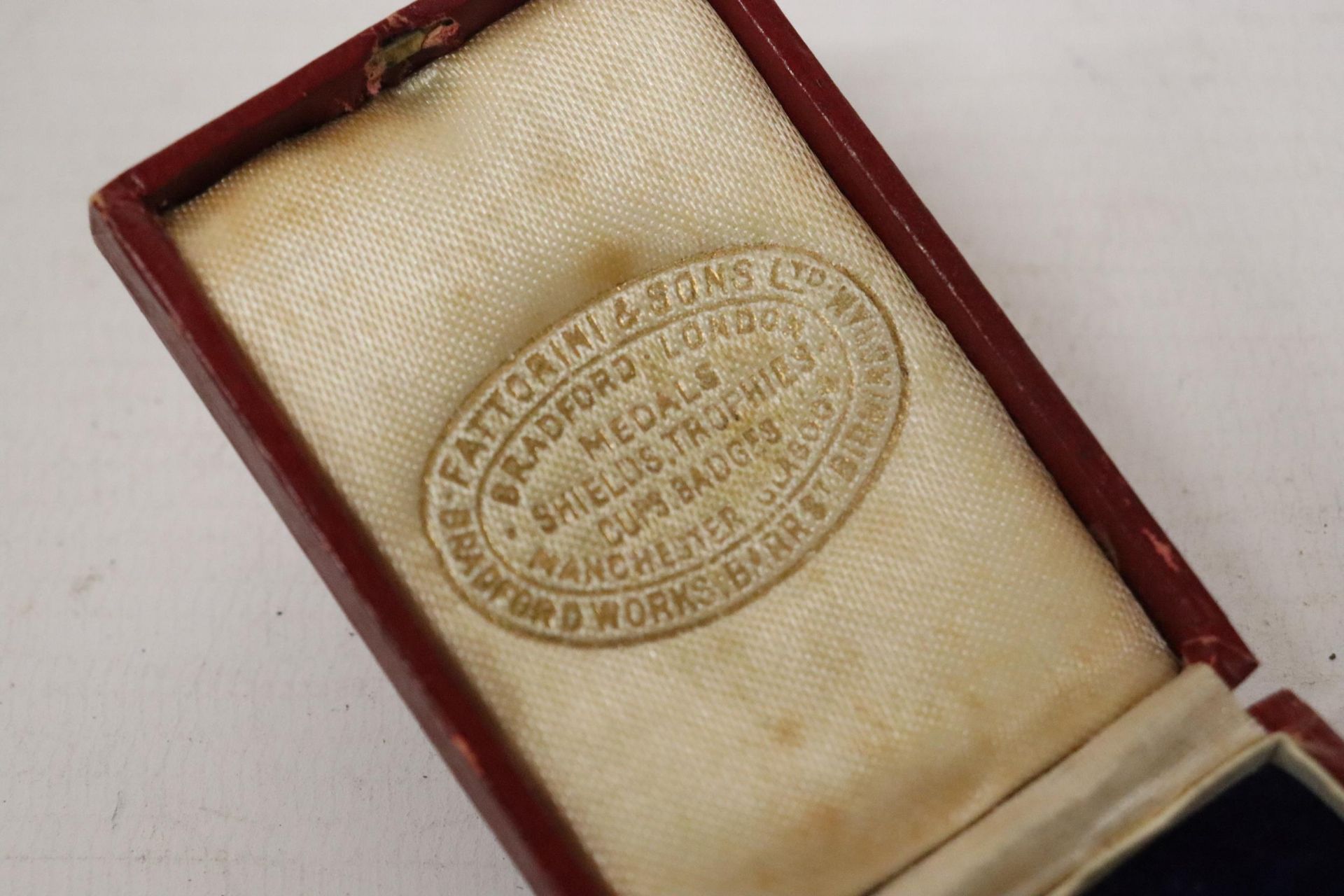 A BIRMINGHAM HALLMARKED SILVER STAFFORDSHIRE FOOTBALL ASSOCIATION SENIOR CUP WINNERS 1952/53 MEDAL - Image 4 of 5