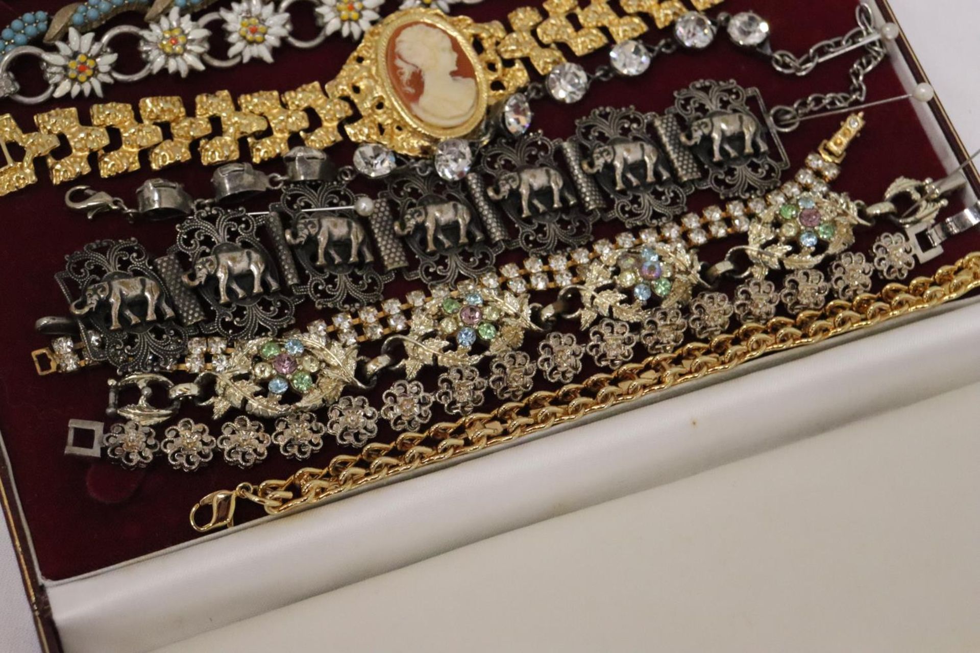 ELEVEN VARIOUS BRACELETS TO INCLUDE JEWELLED, CAMEO, ELEPHANT IN A PRESENTATION BOX - Image 3 of 7