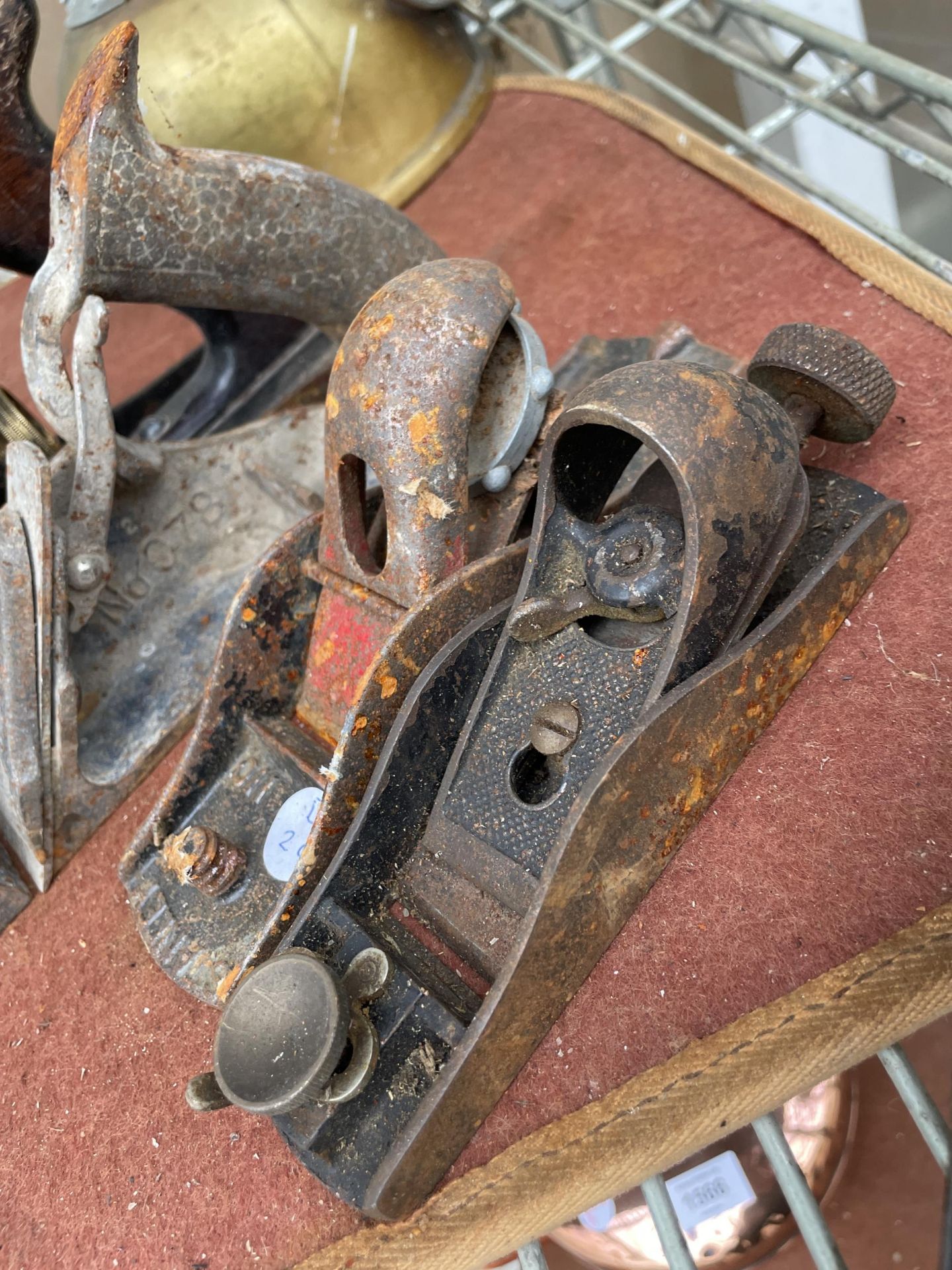 AN ASSORTMENT OF FIVE VINTAGE WOOD PLANES TO INCLUDE A RECORD 078, TWO STANLEY 110 AND A STANLEY NO. - Image 2 of 3