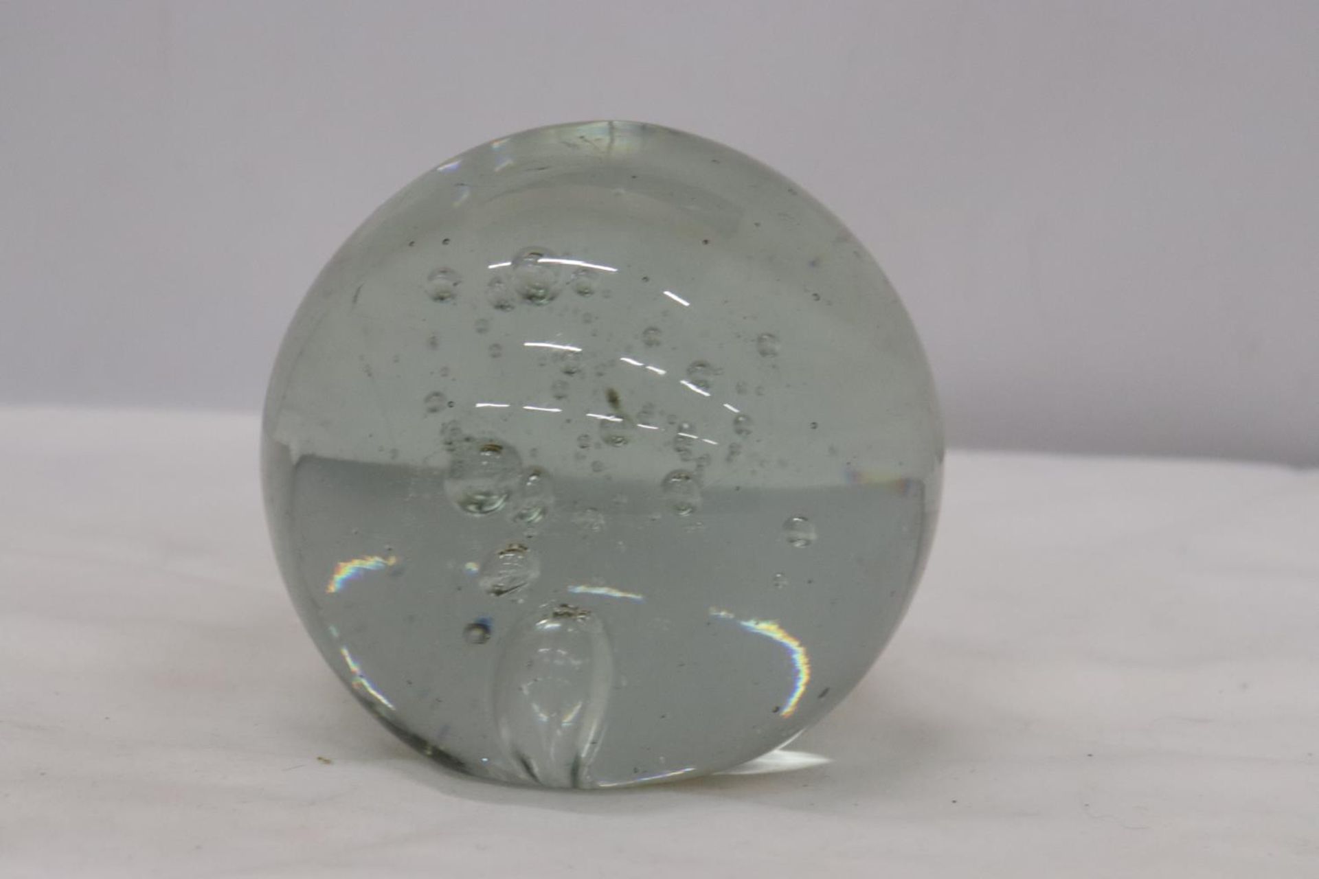 A LARGE VINTAGE GLASS DUMP PAPERWEIGHT - Image 4 of 4