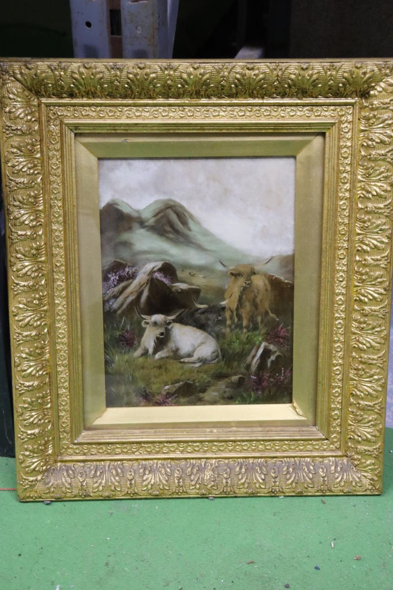 TWO OIL ON BOARD PAINTINGS OF HIGHLAND CATTLE IN GILT FRAMES, 44CM X 51CM - Image 3 of 5
