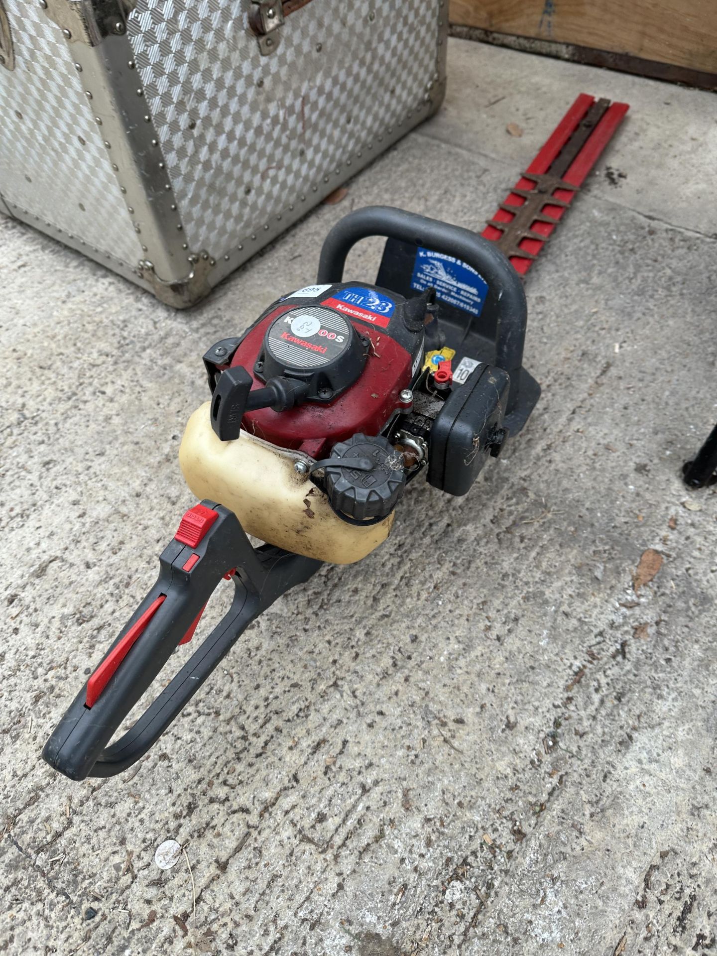 A KAWASAKI TH23 PETROL HEDGE TRIMMER