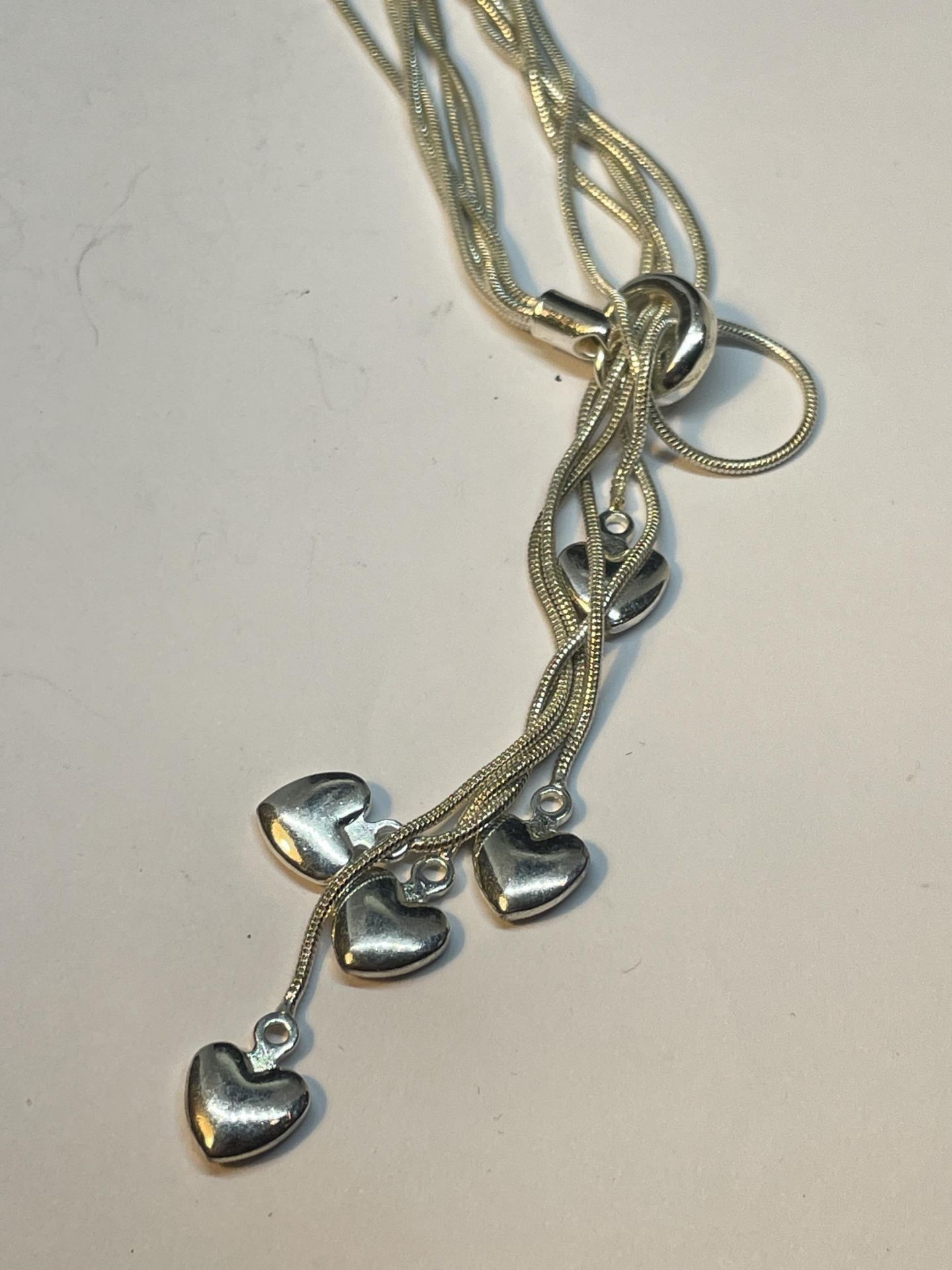 A 925 NECKLACE AND BRACELET SET WITH HEART DESIGN - Image 4 of 5