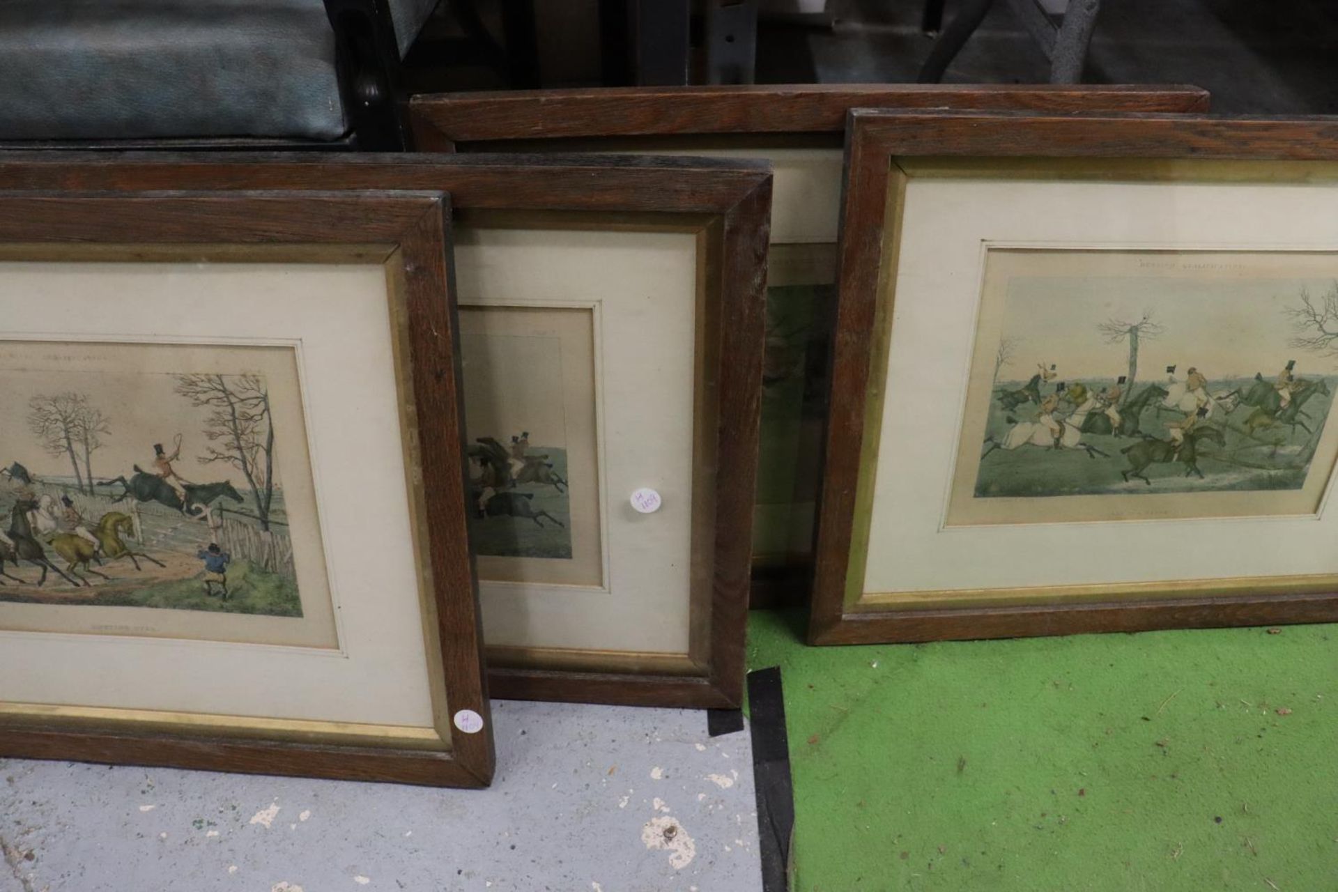 FOUR VINTAGE HUNTING PRINTS IN WOODEN FRAMES, 49CM X 40CM - Image 2 of 7