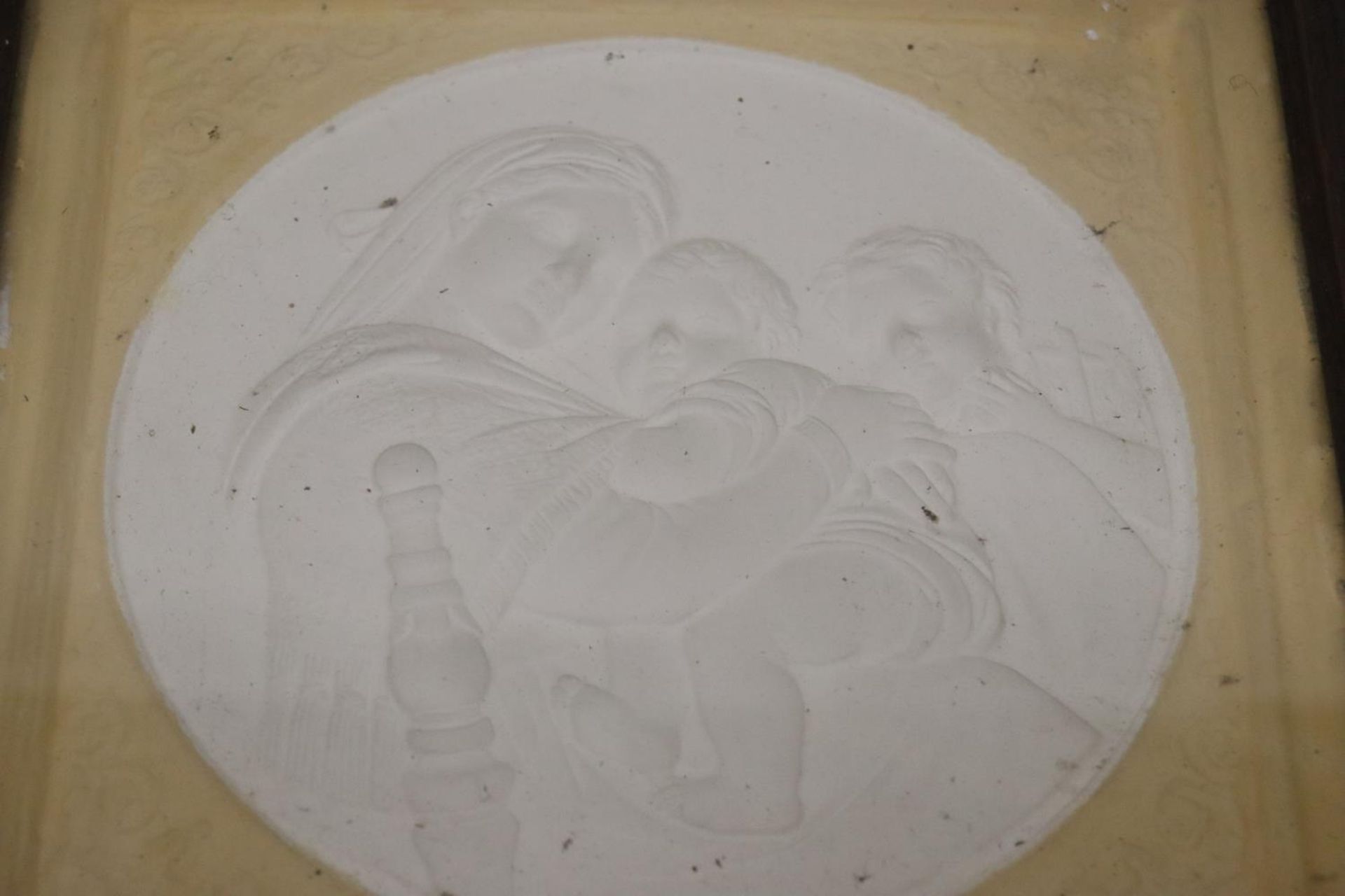 A PLASTER OF PARIS TILE VICTORIAN ROMANTIC SCENE - Image 2 of 5