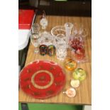 A QUANTITY OF GLASSWARE TO INCLUDE PAPERWEIGHTS, CANDLE HOLDERS, A SCOTLAND WALL PLATE, BOWLS, ETC
