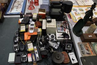 A LARGE COLLECTION OF VINTAGE CAMERA EQUIPMENT