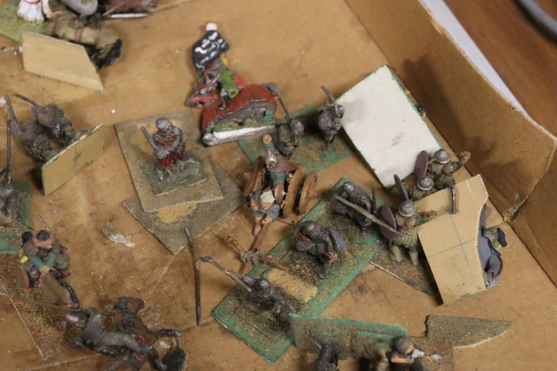 A SELECTION OF LEAD, EARLY CITADEL MINIATURE FIGURES - Image 3 of 5