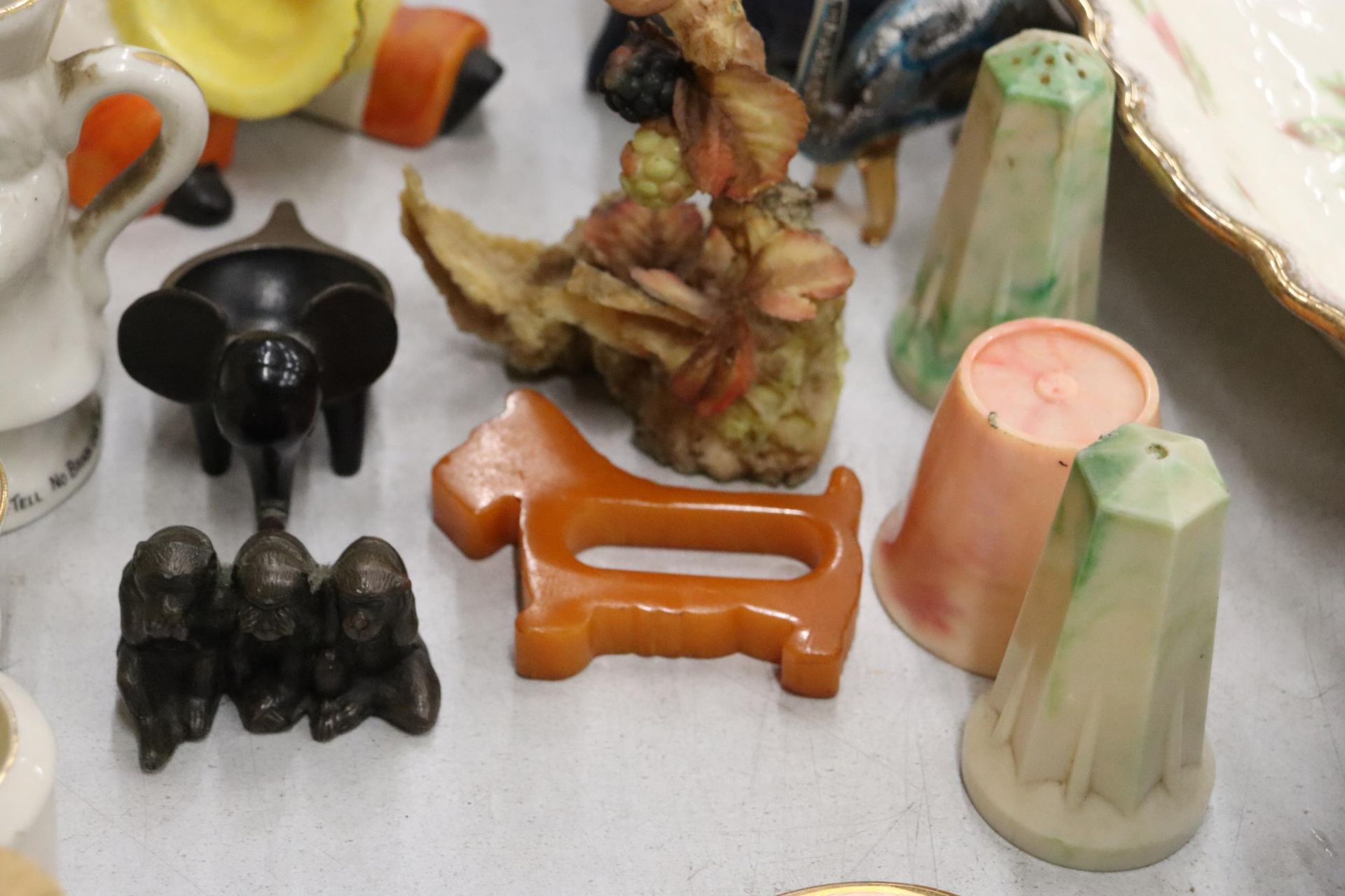 A LARGE QUANTITY OF CERAMICS TO INCLUDE FIGURES, JASPERWARE, GLASS PAPERWEIGHTS, ETC., - Image 12 of 17