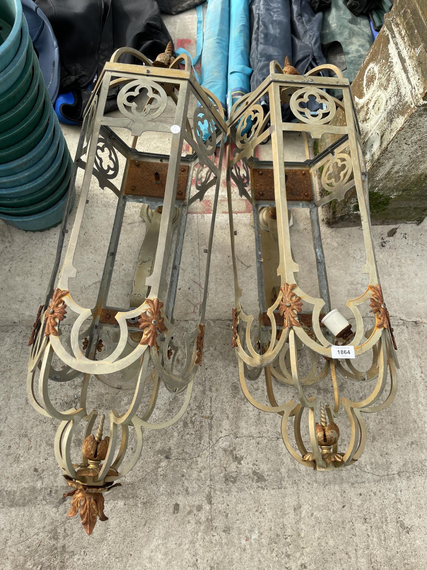 A PAIR OF VINTAGE DECORATIVE METAL WALL LIGHT FITTINGS