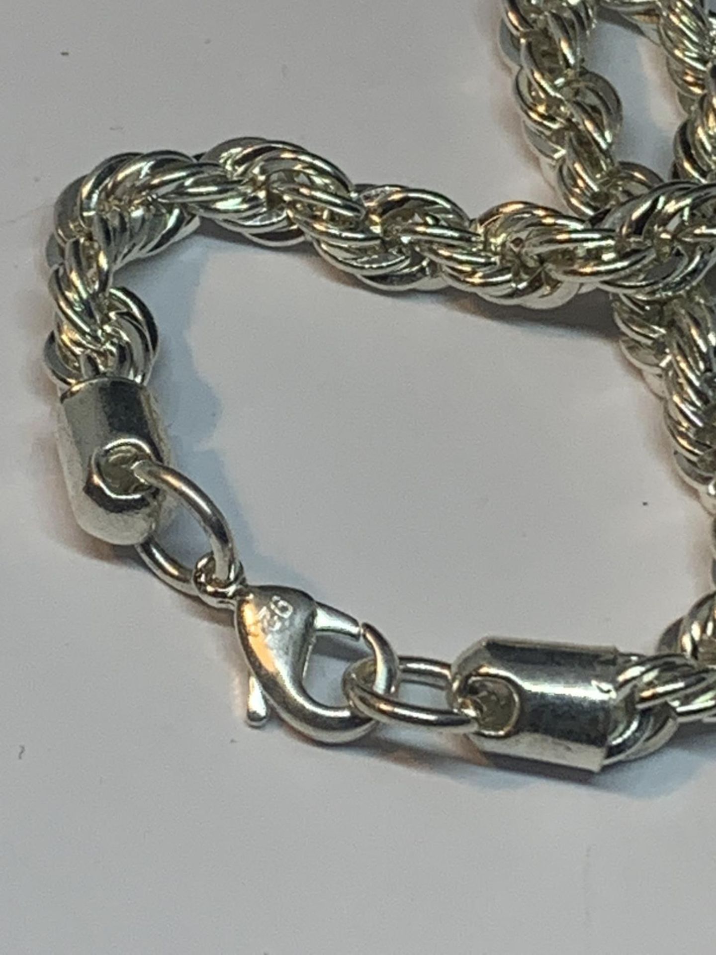 A MARKED SILVER WRIST CHAIN - Bild 3 aus 4