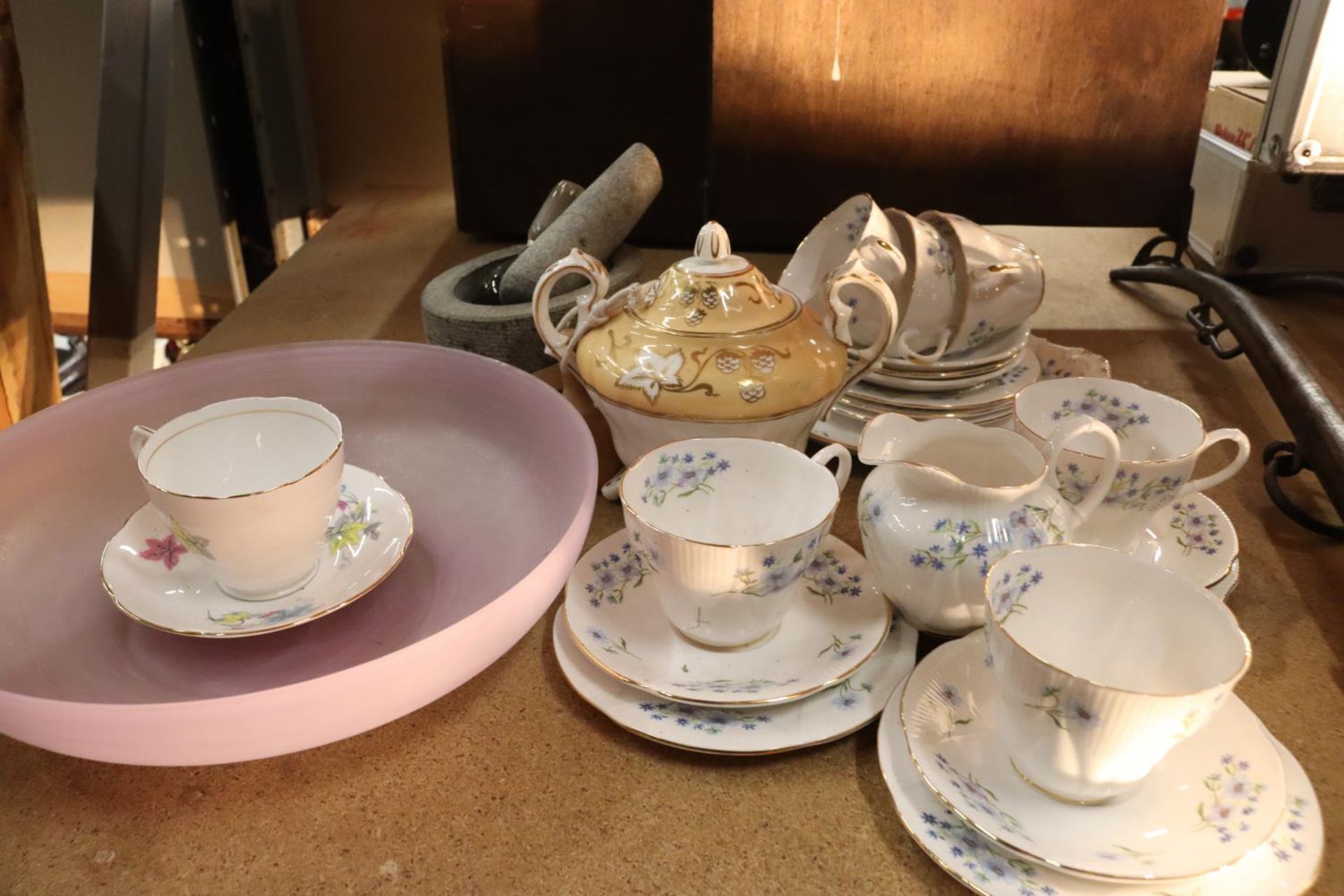 A MIXED LOT TO INCLUDE A RICHMOND "BLUE ROCK" TEASET, PESTAL AND MORTAR, GLASS BOWL, ETC.,