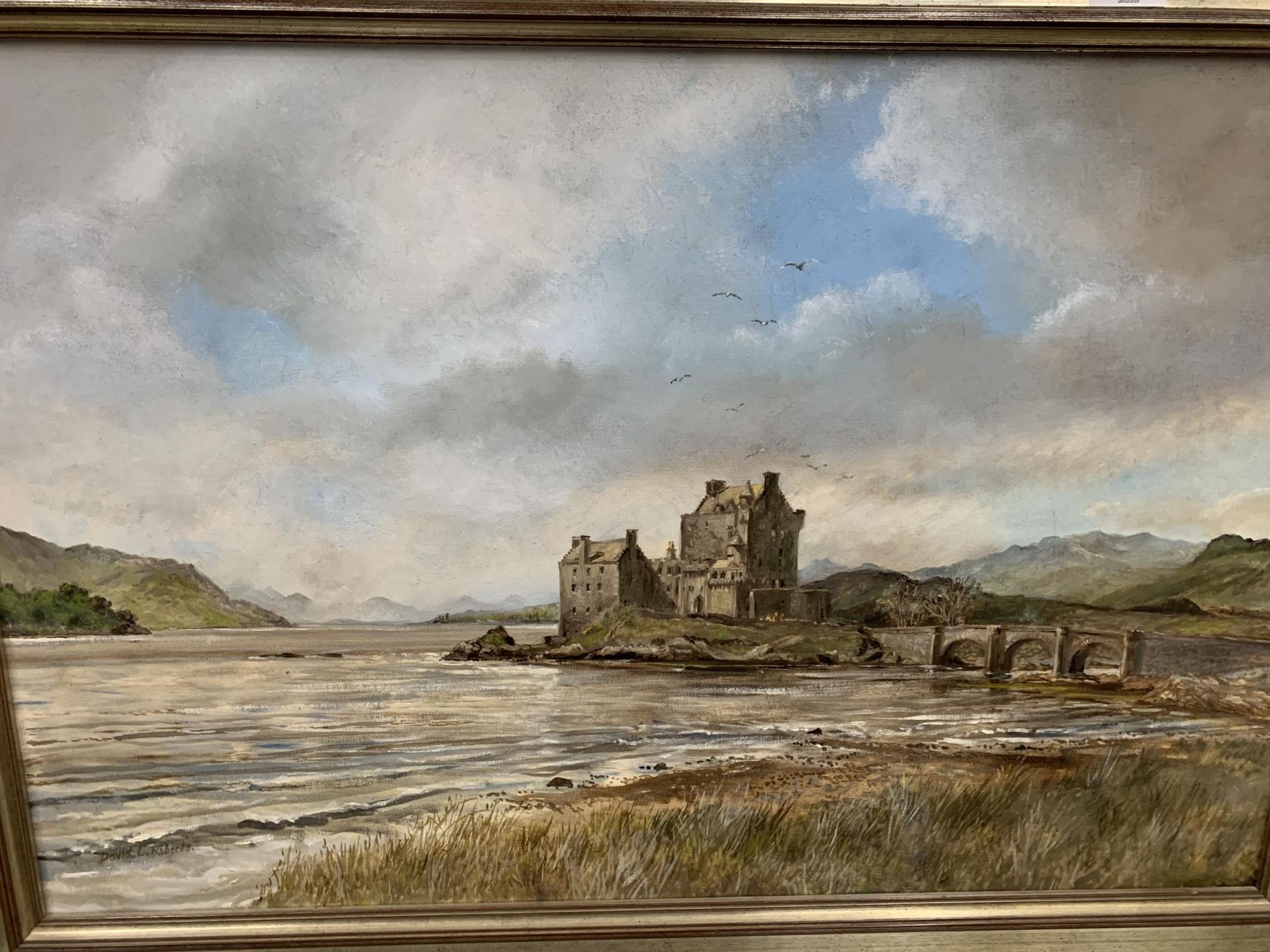 A DAVID L ROBERTS (SCOTLAND 1919 - 1997) OIL ON BOARD OF EILEAN DONAN CASTLE SIGNED TO LOWER LEFT - Image 2 of 4