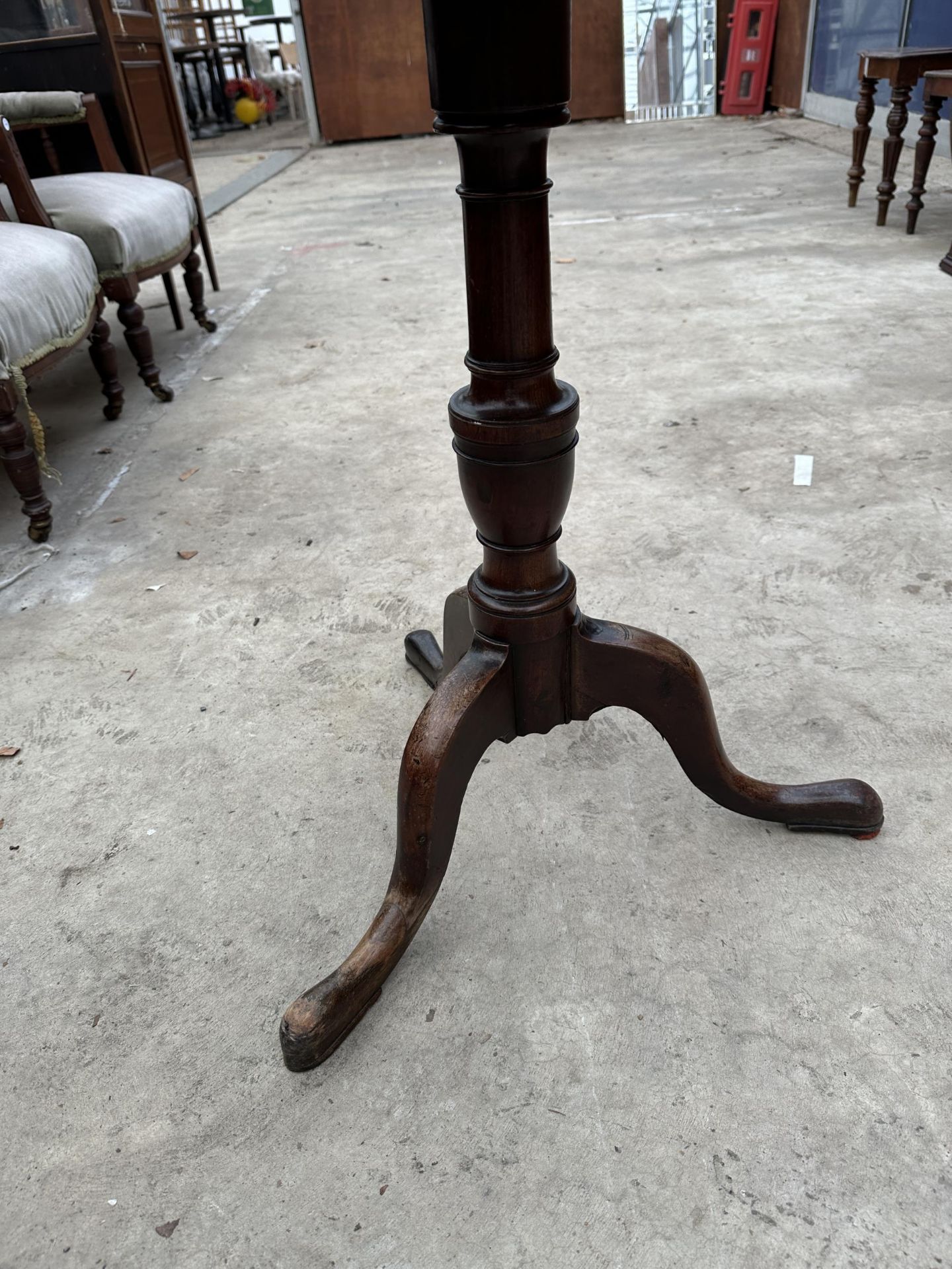 A 19TH CENTURY MAHOGANY TRIPOD TABLE DIAMETER 21" - Image 3 of 3