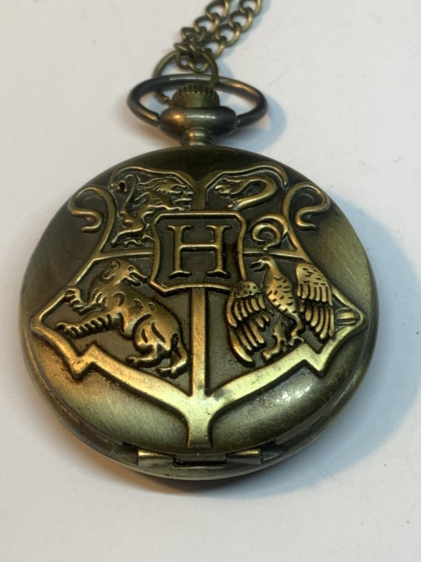 TWO POCKET WATCHES WITH IMAGES OF USA BOMBER AND A COAT OF ARMS - Bild 2 aus 5