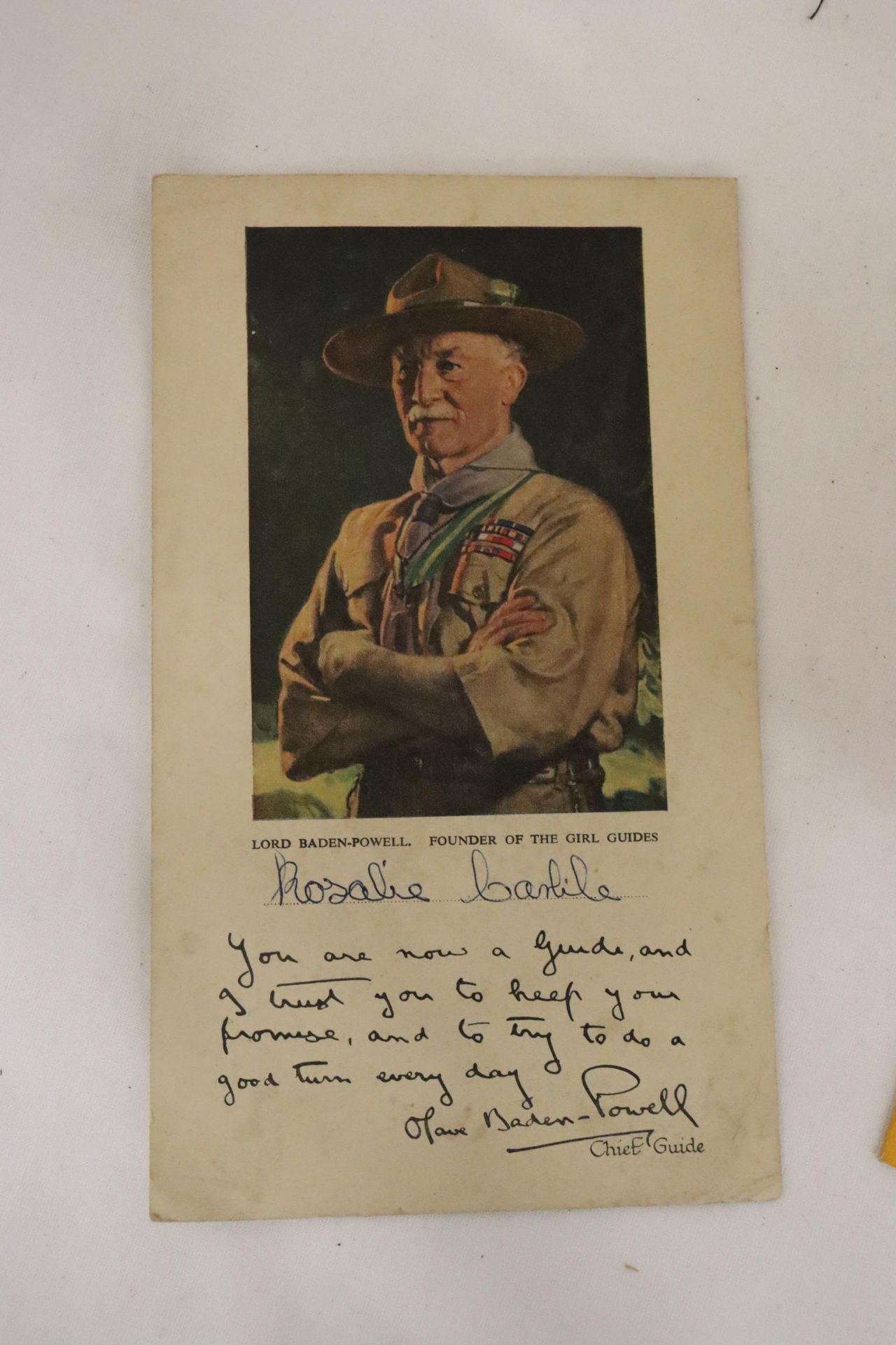 A QUANTITY OF GIRL GUIDES EPHEMERA TO INCLUDE A CARD SIGNED BY OLAVE BADEN-POWELL - Image 5 of 5