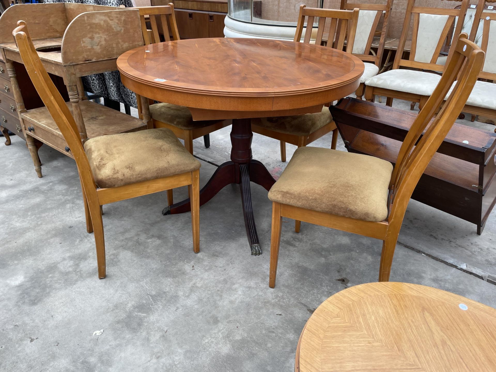 A YEW WOOD PEDESTAL DINING TABLE AND FOUR CHAIRS - Image 3 of 5