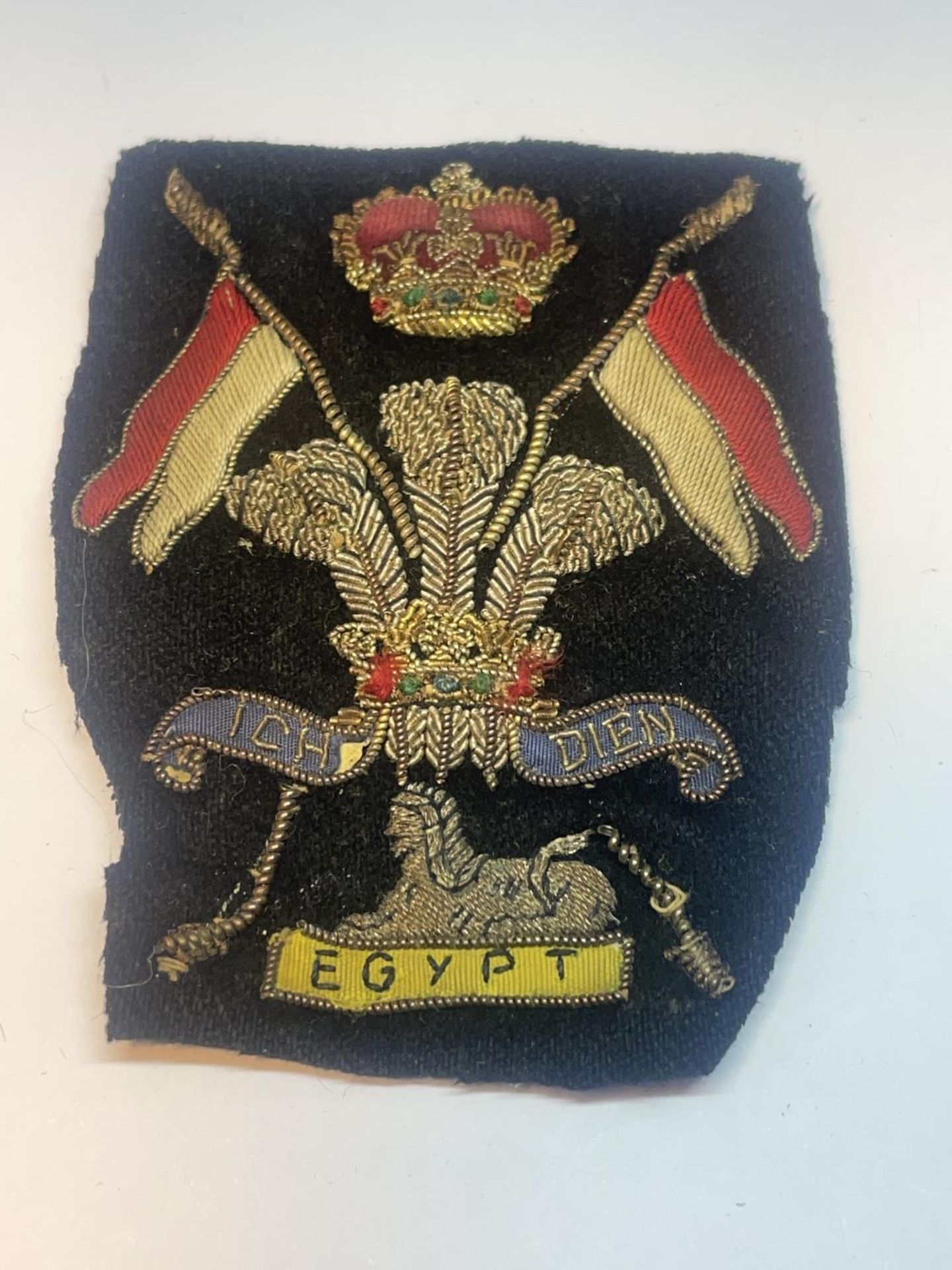 A MILITARY BEADED CLOTH BADGE (EYGPT)