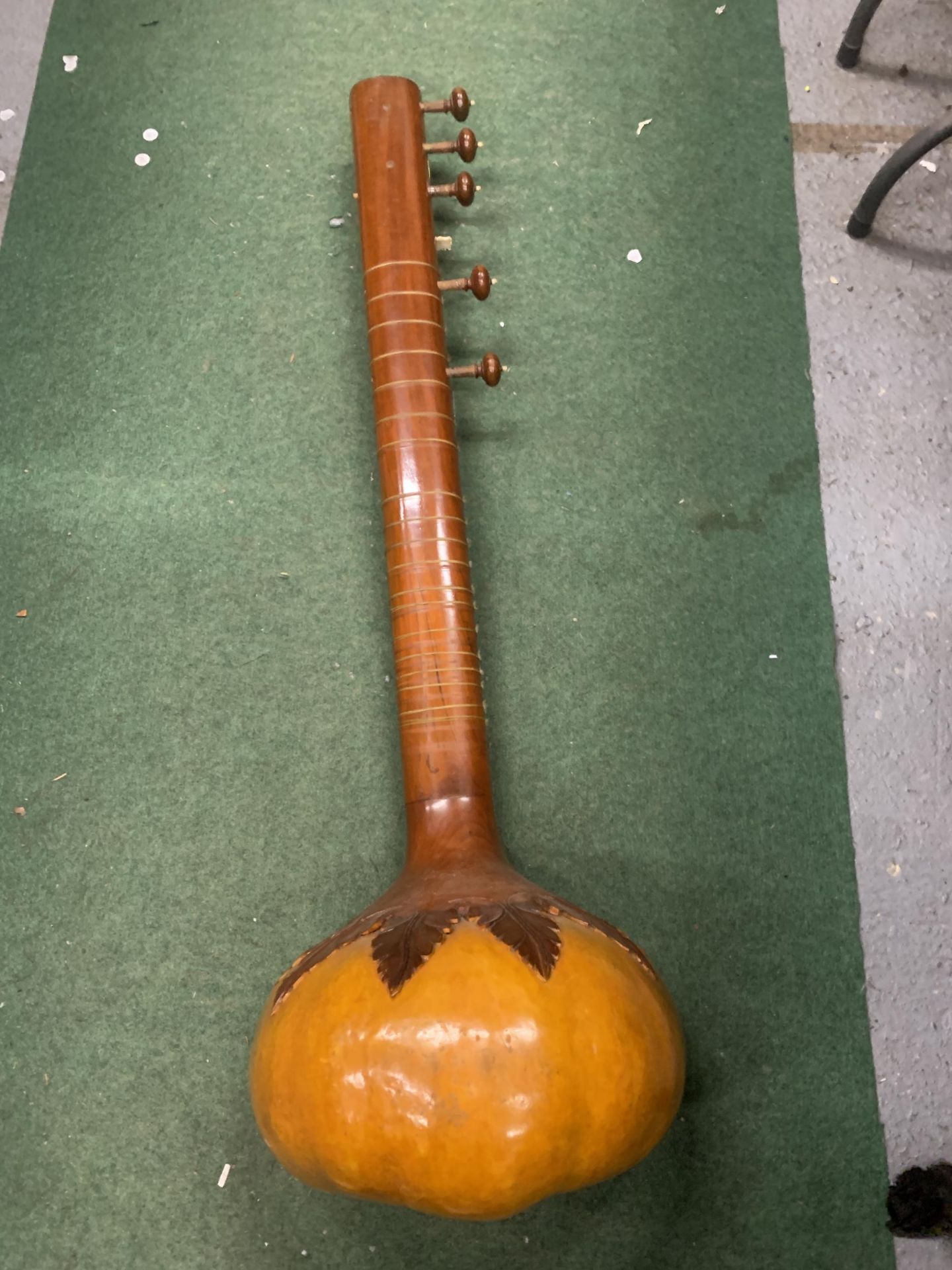 AN ANTIQUE FULL SIZE INDIAN SITAR DATED TO C.1925 - Image 6 of 7