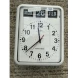 A RETRO AUTOMATIC CALANDER WALL CLOCK