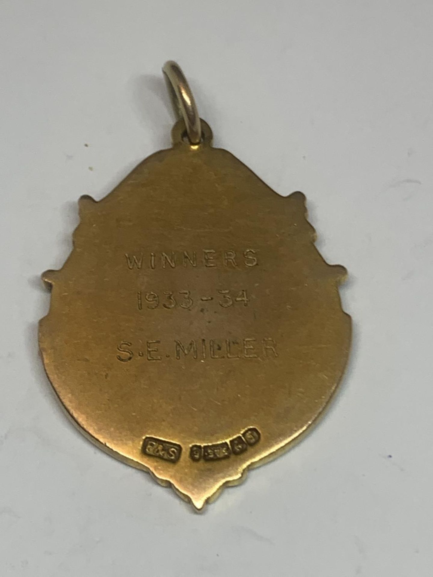 A HALLMARKED 9 CARAT GOLD LANCASHIRE RUGBY LEAGUE MEDAL ENGRAVED WINNERS 1933-34 S. E. MILLER - Image 2 of 5