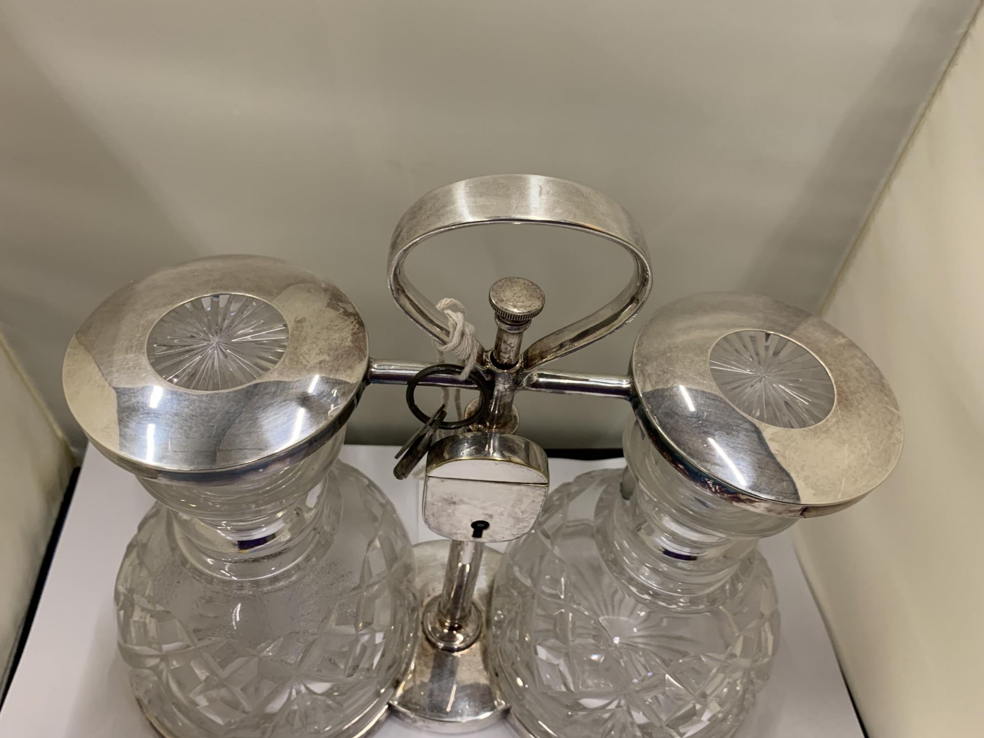 A WHITE METAL TANTALUS WITH TWO CUT GLASS DECANTERS WITH PADLOCK AND KEY - Image 3 of 4