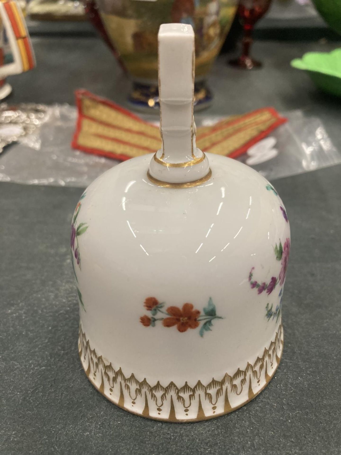 A MEISSEN HAND PAINTED BELL - Image 3 of 4