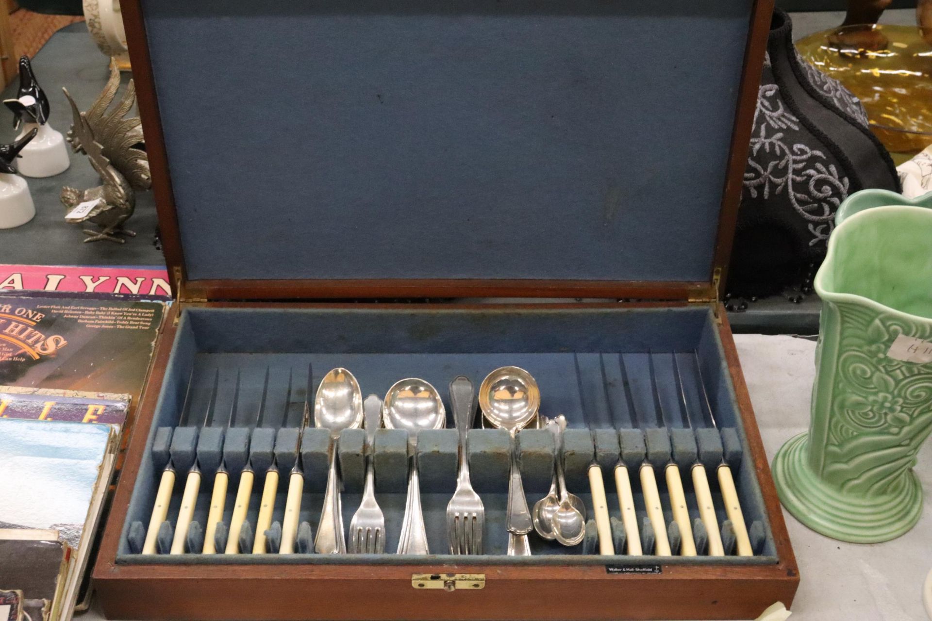 A BOXED CUTLERY SET TO INCLUDE KNIVES, FORKS, ETC.,