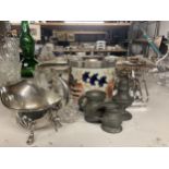 VARIOUS SILVER PLATED AND CERAMIC ITEMS TO INCLUDE A GRAVY BOAT, BISCUIT BARREL, BOWL, FOOTED DISH