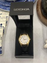 A MANS SEKONDA WRISTWATCH, BOXED, WORKING AT TIME OF CATALOGUING, NO WARRANTY GIVEN