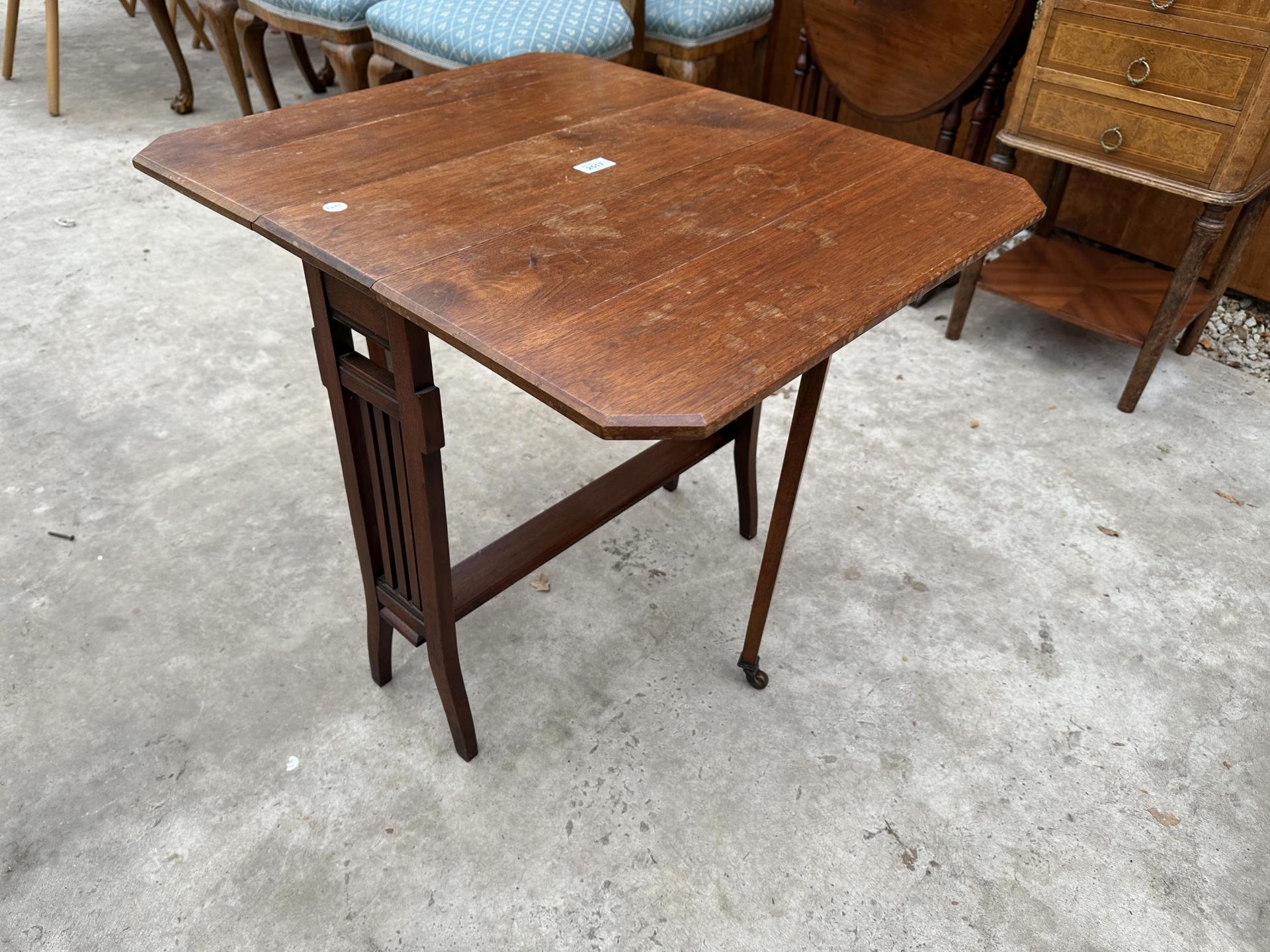 A LATE VICTORIAN SUTHERLAND TABLE WITH CANTED CORNERS 28.5" X 24" OPENED