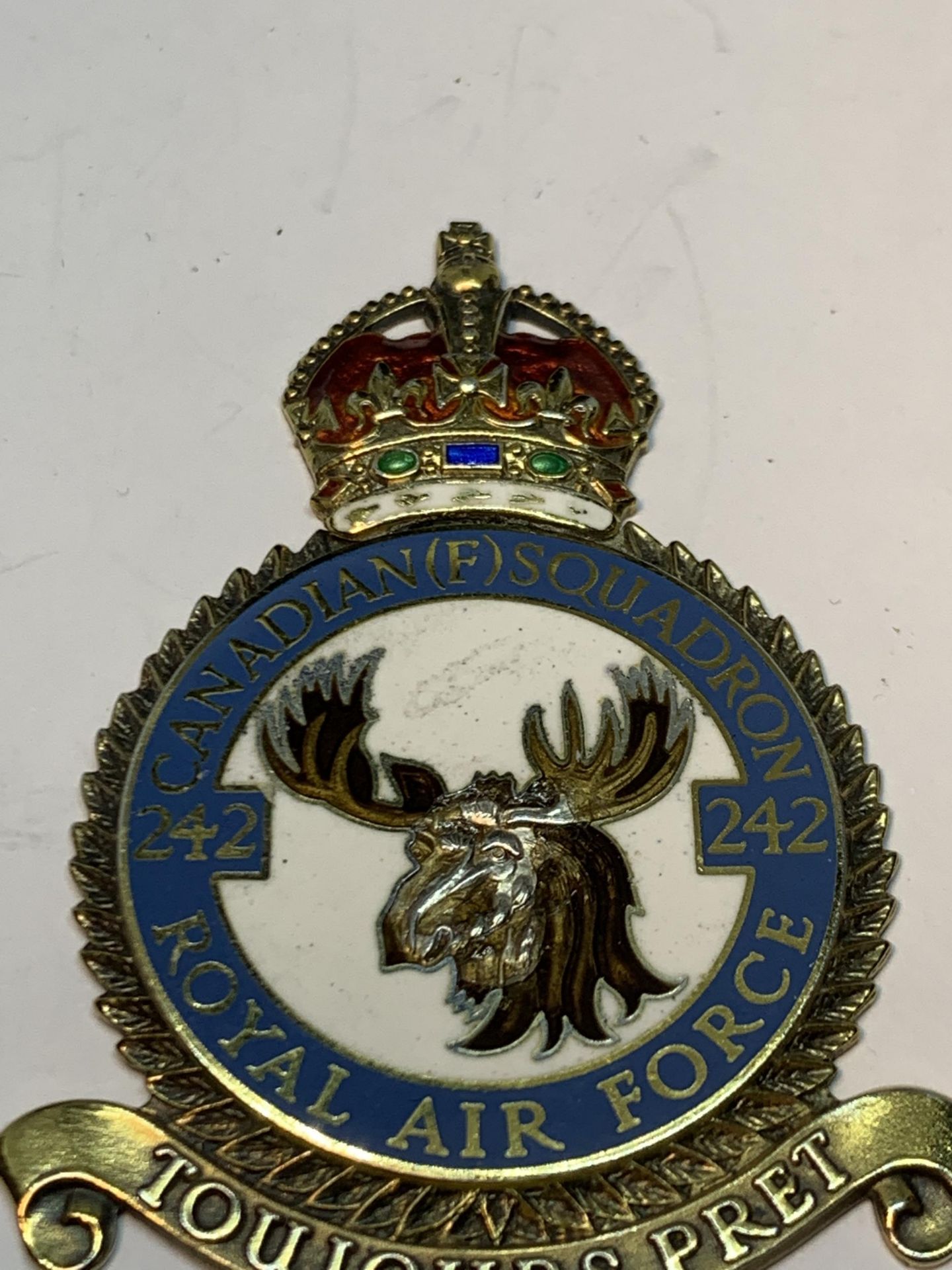 A HALLMARKED BIRMINGHAM SILVER ROYAL AIR FORCE CANADIAN SQUAD 242 TOUJOURS PRET - Image 2 of 4