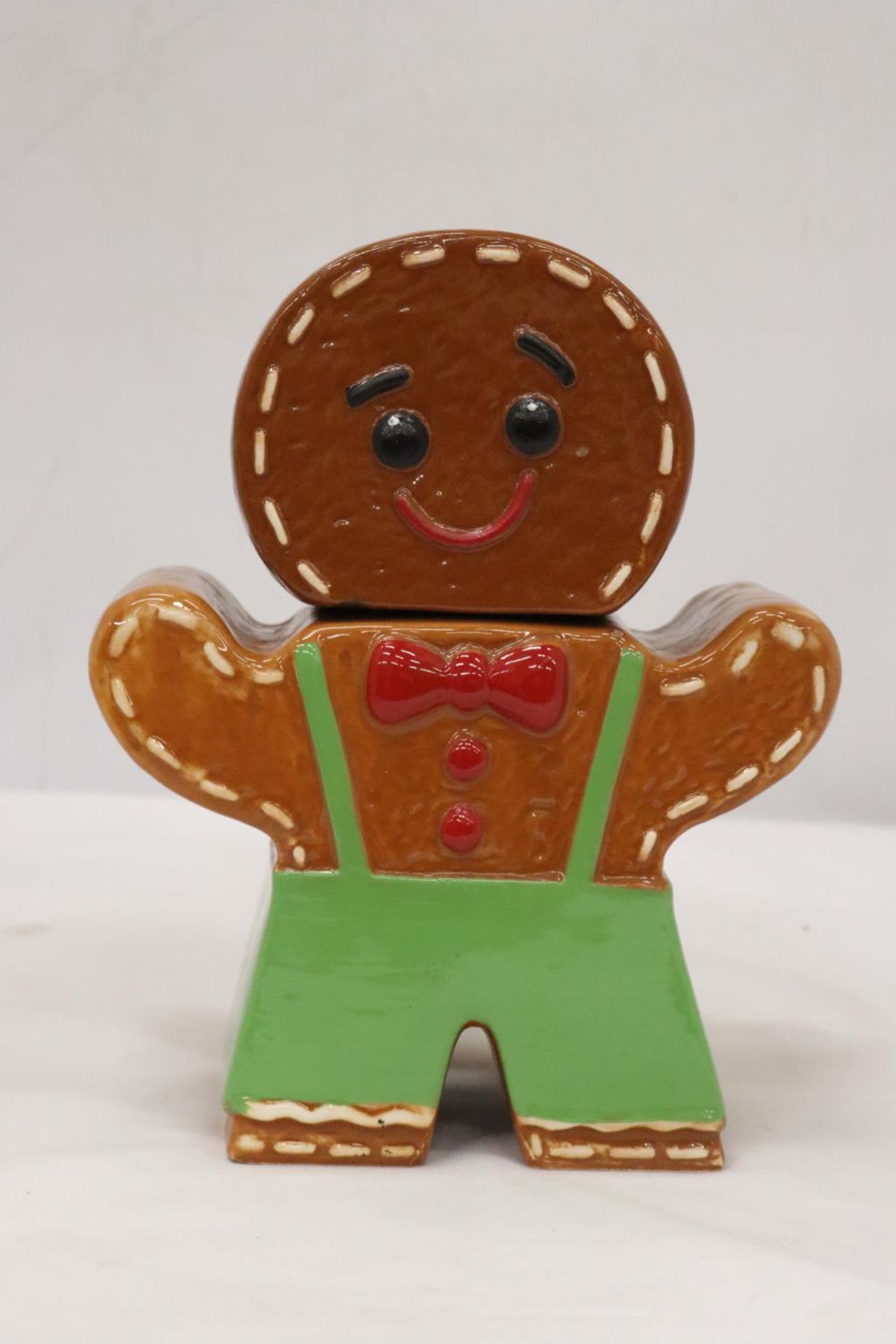 A GINGERBREAD MAN COOKIE JAR, HEIGHT 21CM