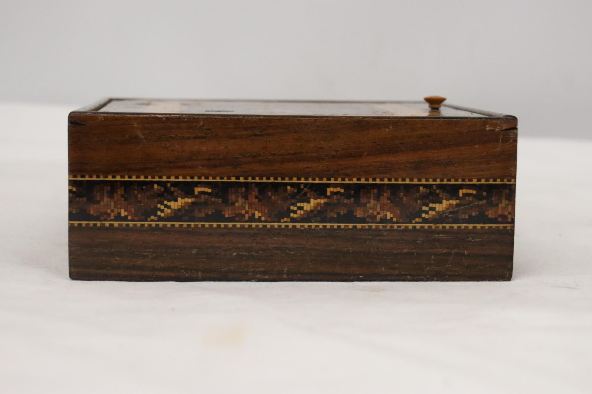 A TUNBRIDGE WARE BOX - Image 2 of 3