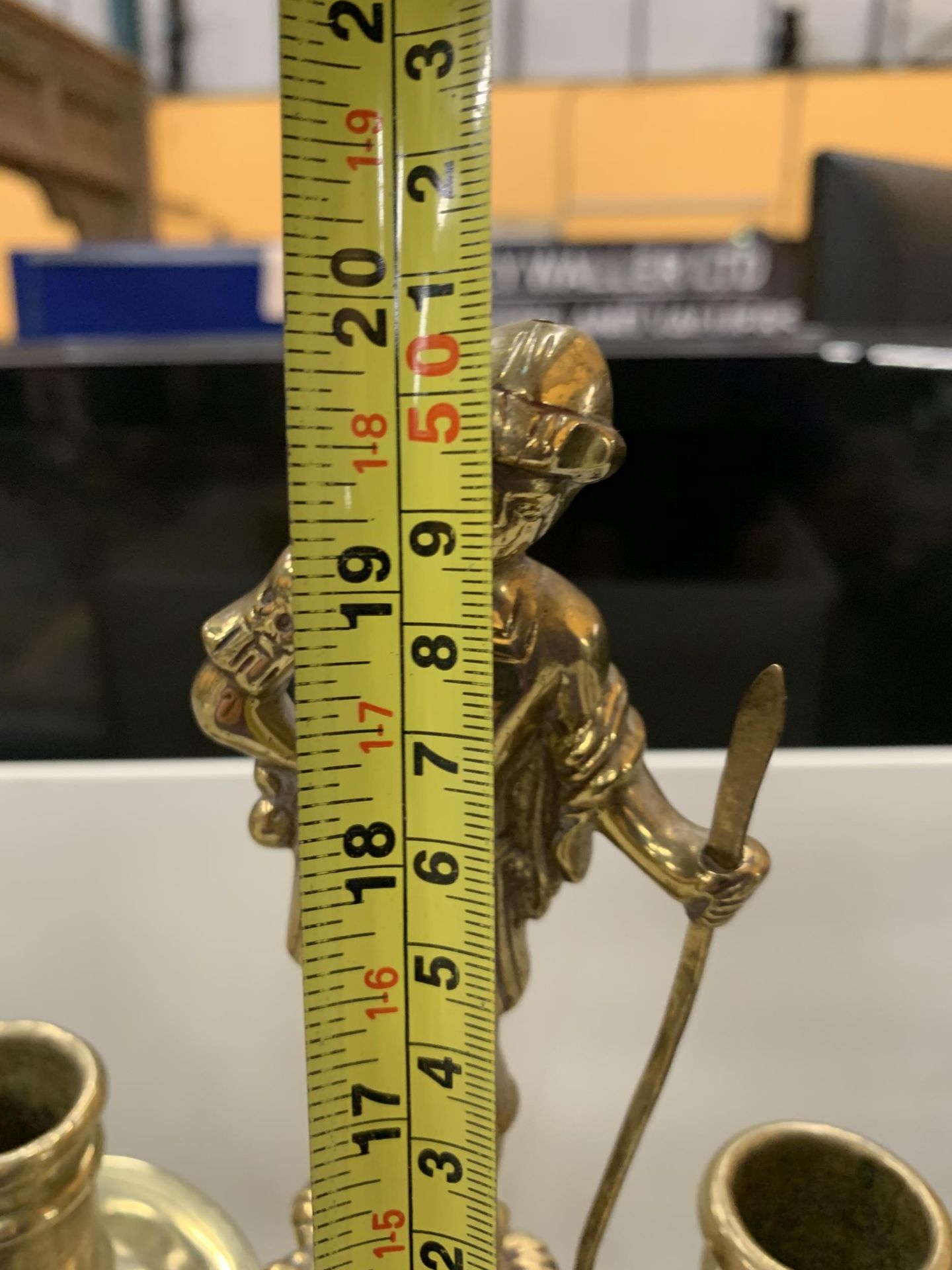 A HEAVY BRASS CANDELABRA WITH A FIGURE HOLDING A STAFF - Image 5 of 5