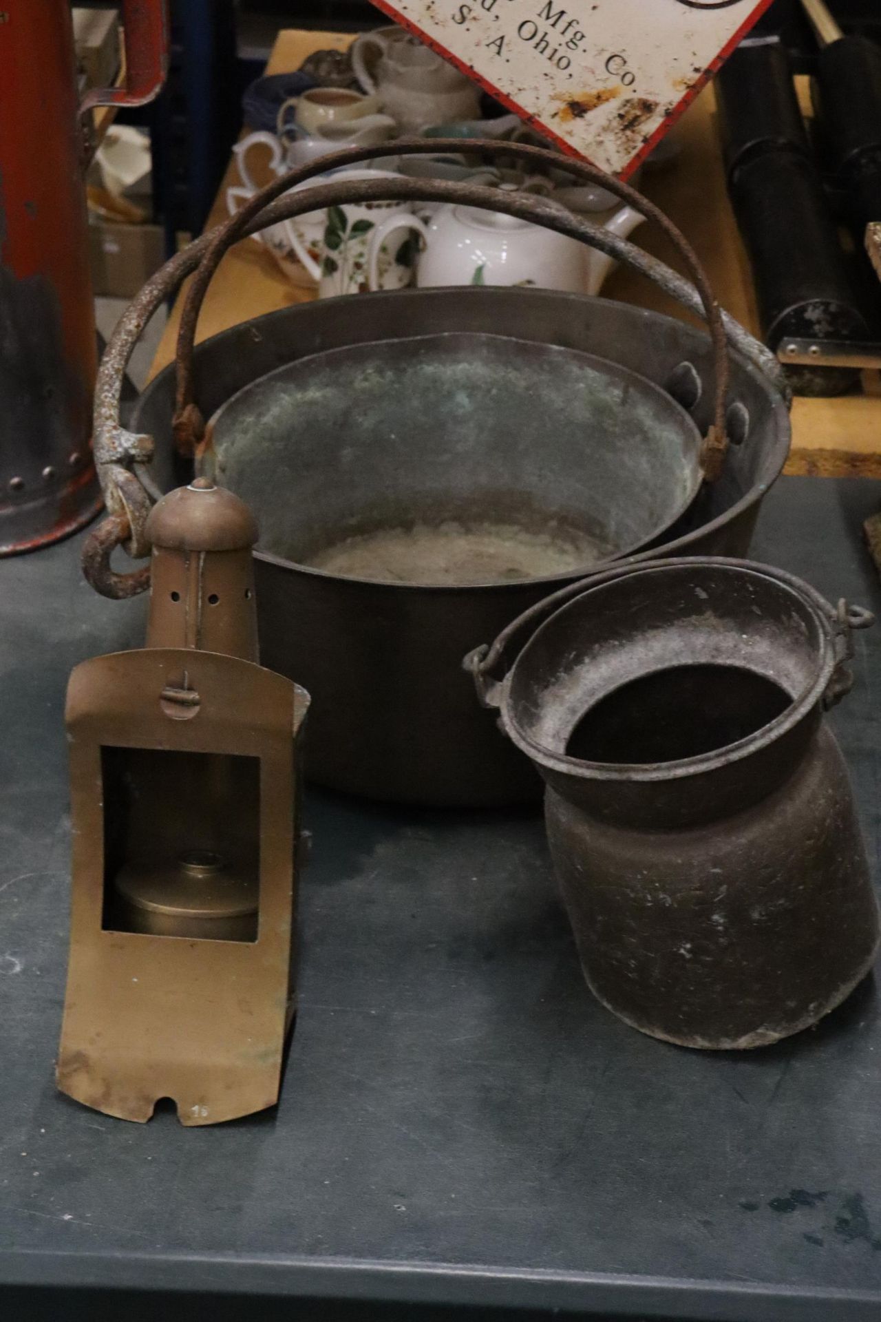 TWO LARGE HEAVY CAST PANS, A VINTAGE BRASS LAMP - A/F AND A SMALL CHURN - Image 2 of 11
