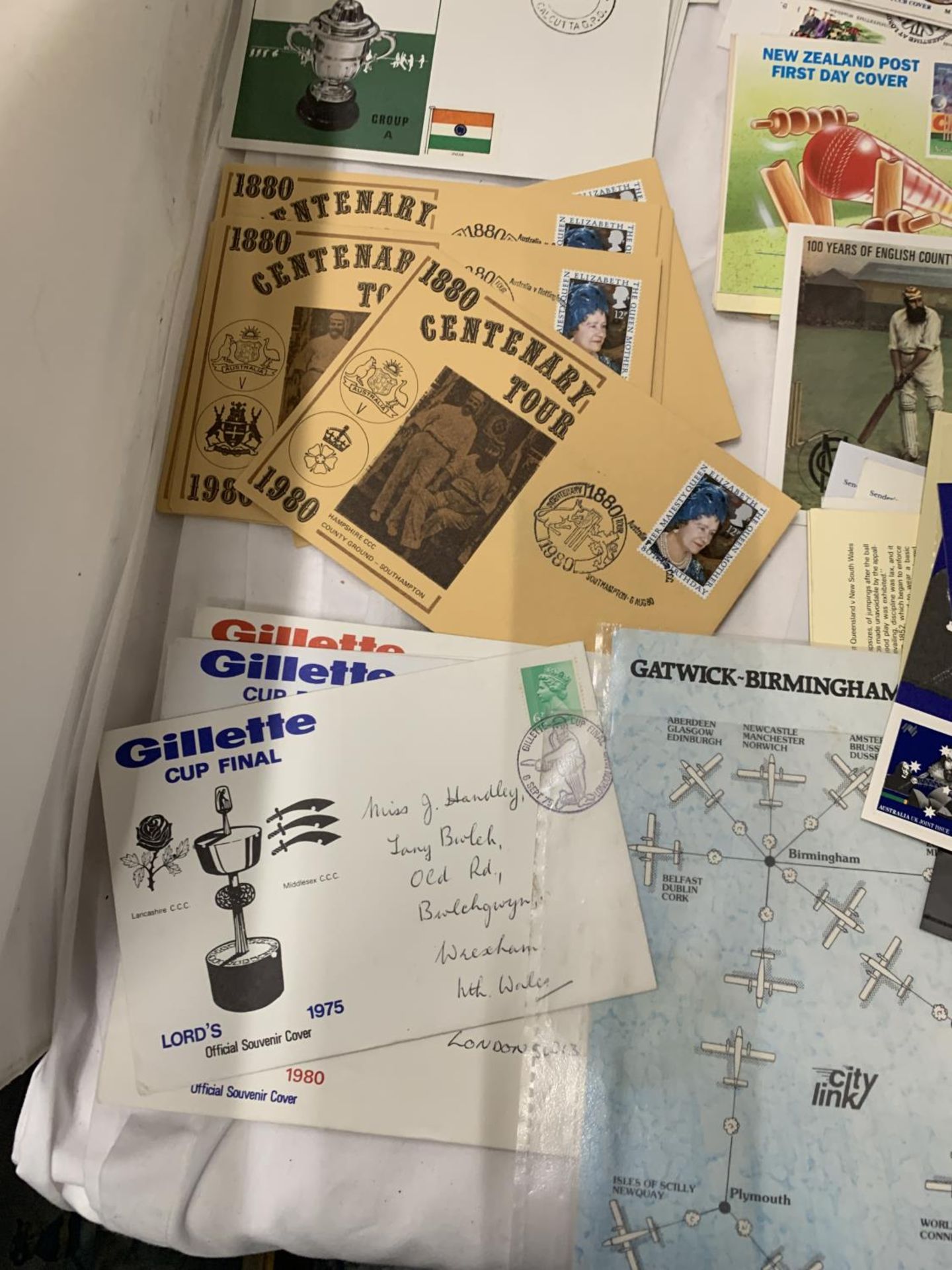 A COLLECTION OF CRICKET RELATED FIRST DAY COVERS AND STAMPS - Bild 6 aus 6