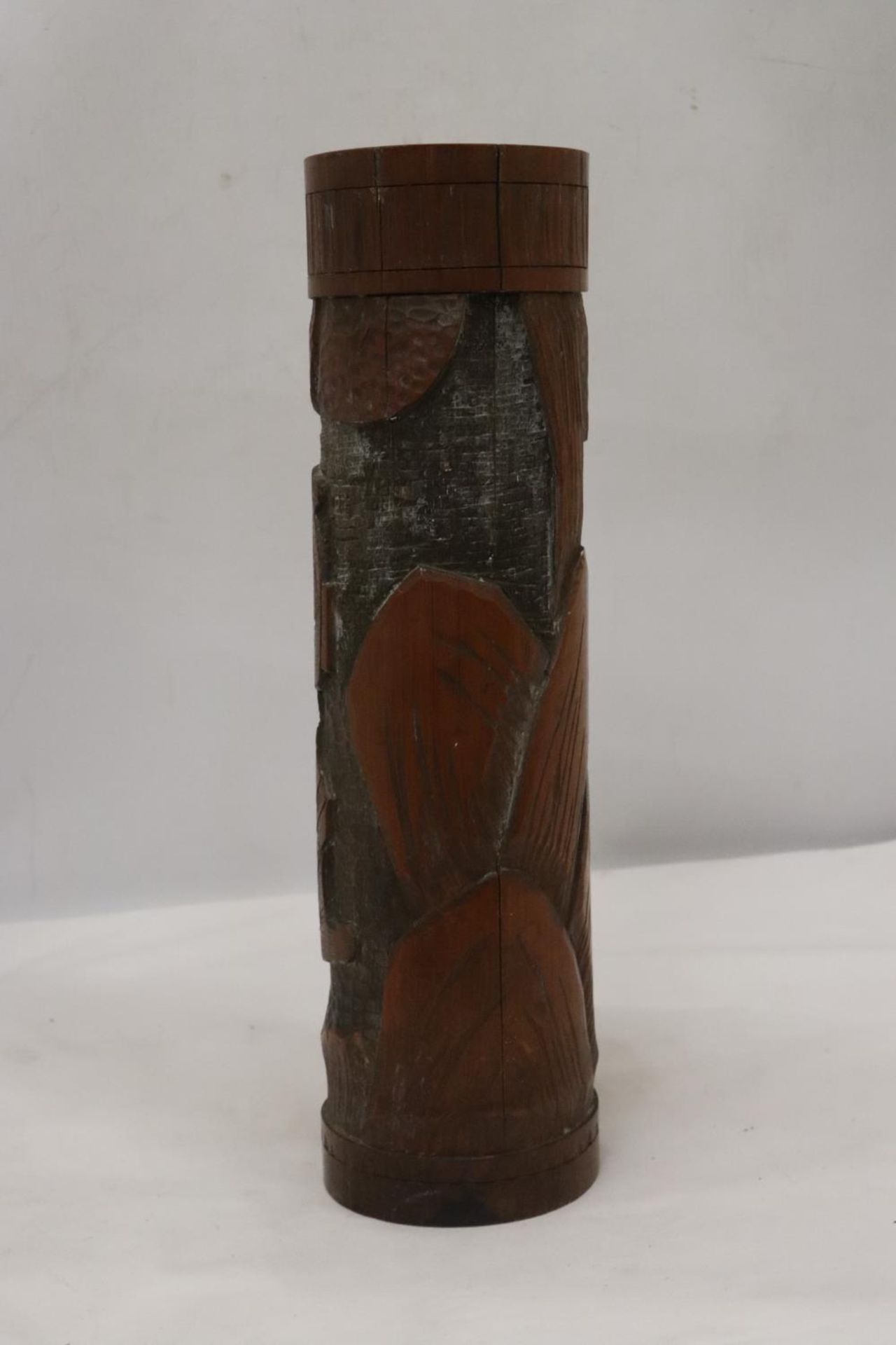 A BAMBOO BRUSH POT WITH SAMURAI DESIGN - Image 2 of 5