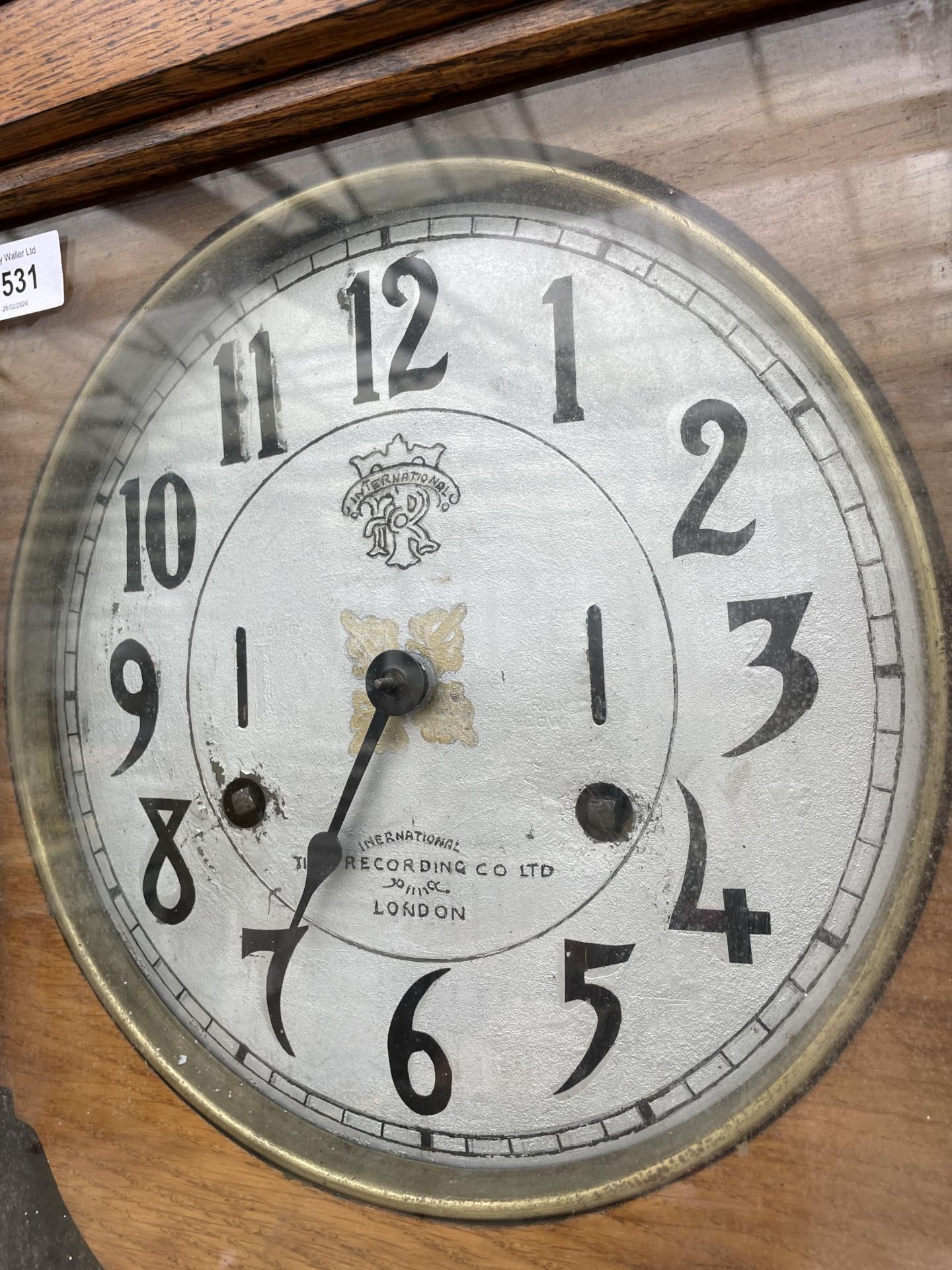 AN OAK CASED CHIMING WALL CLOCK (L:133CM) - Image 4 of 5