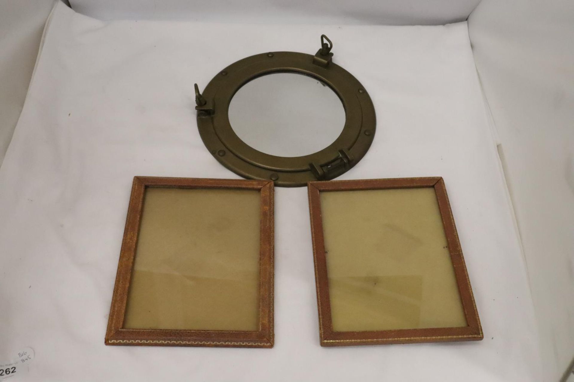 A BRASS PORTHOLE MIRROR WITH TWO WOODEN FRAMES - Bild 3 aus 9