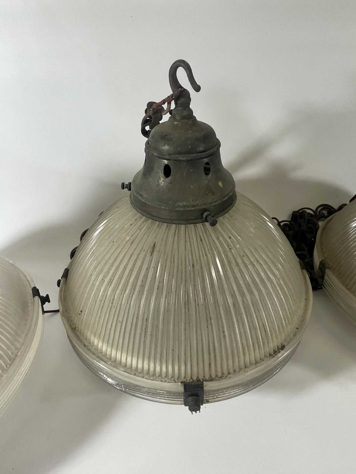 A SET OF FOUR VINTAGE HOLOPHANE 5 LAMPS WITH METAL FITTINGS AND CHAIN - Image 2 of 6