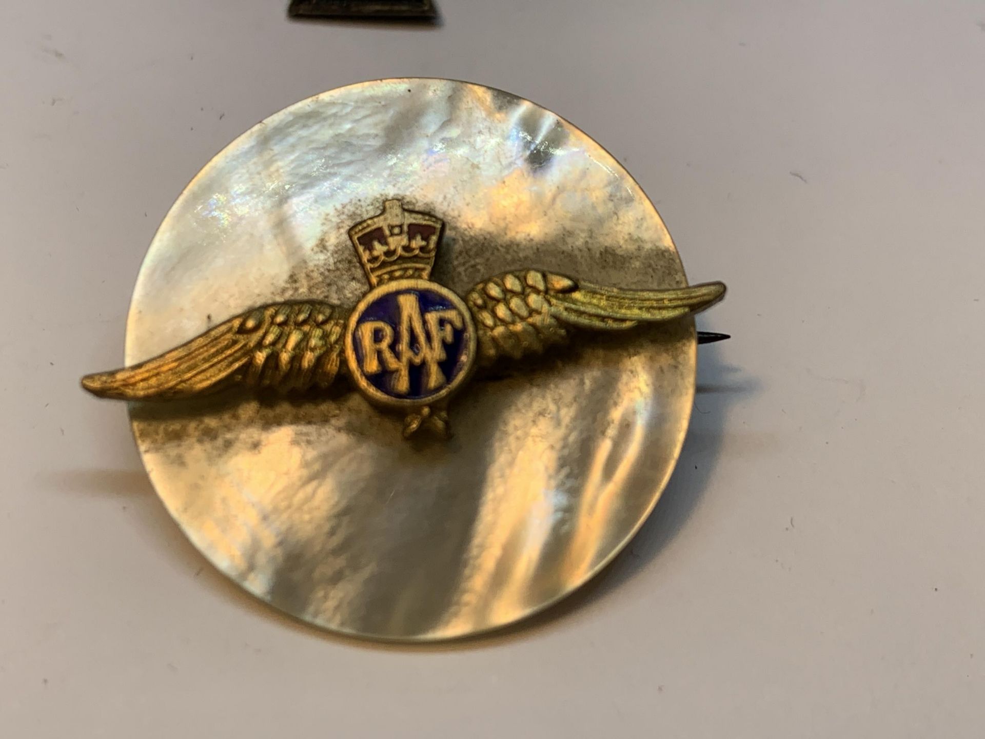 TWO RAF LAPEL BADGES - Bild 3 aus 4