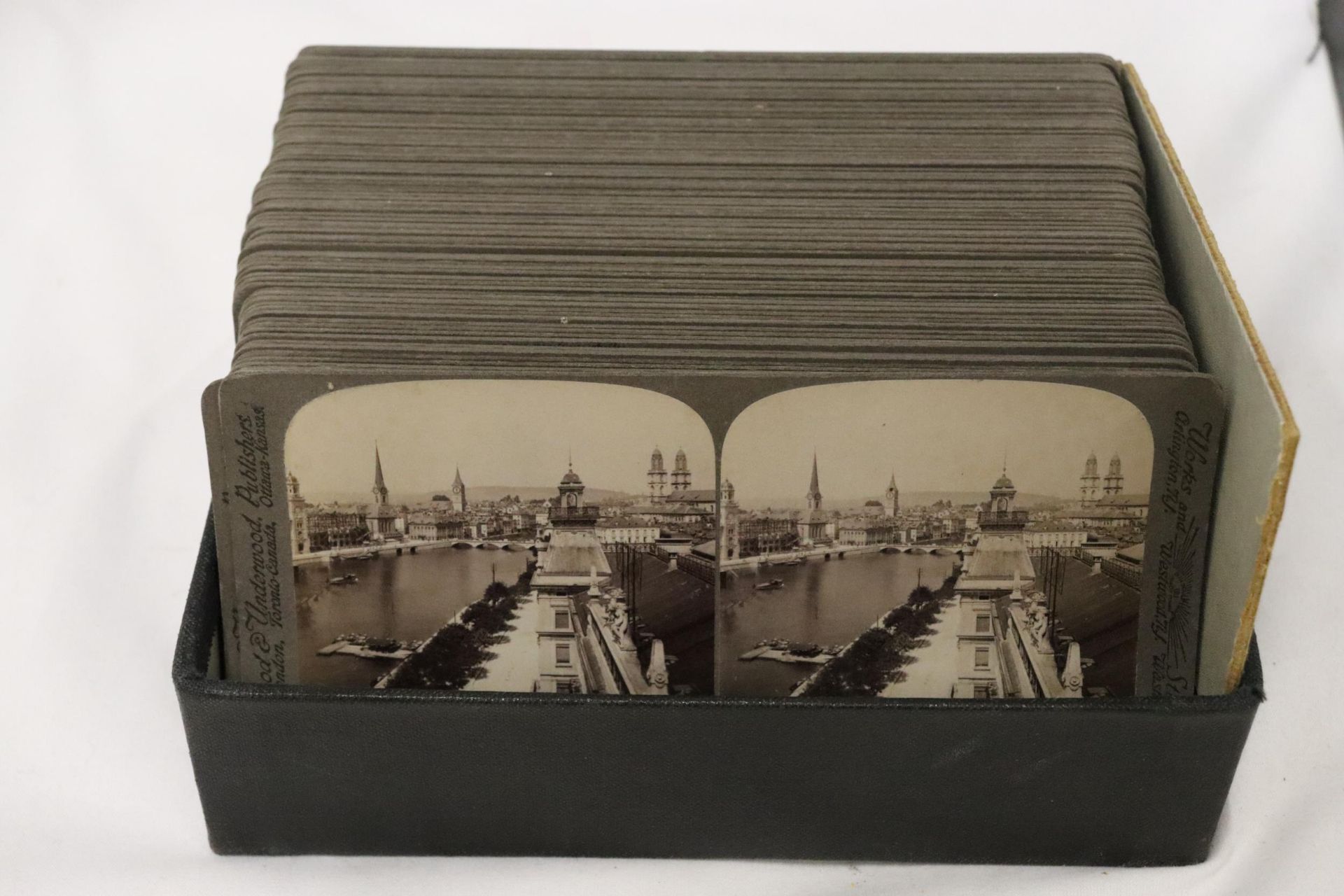 A VINTAGE 3D VIEWER BY THE CORTE-SCOPE CO., CLEVELAND OHIO TOGETHER WITH VIEWING CARDS - Image 6 of 9