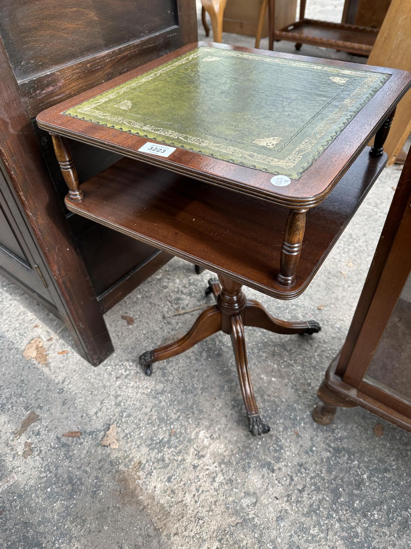 A MAHOGANY TWO TIER OCCASIONAL TABLE ON A PEDESTAL BASE WITH INSET LEATHER TOP 16" SQUARE