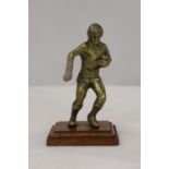 A VINTAGE BRASS RUGBY PLAYER ON A WOODEN PLINTH